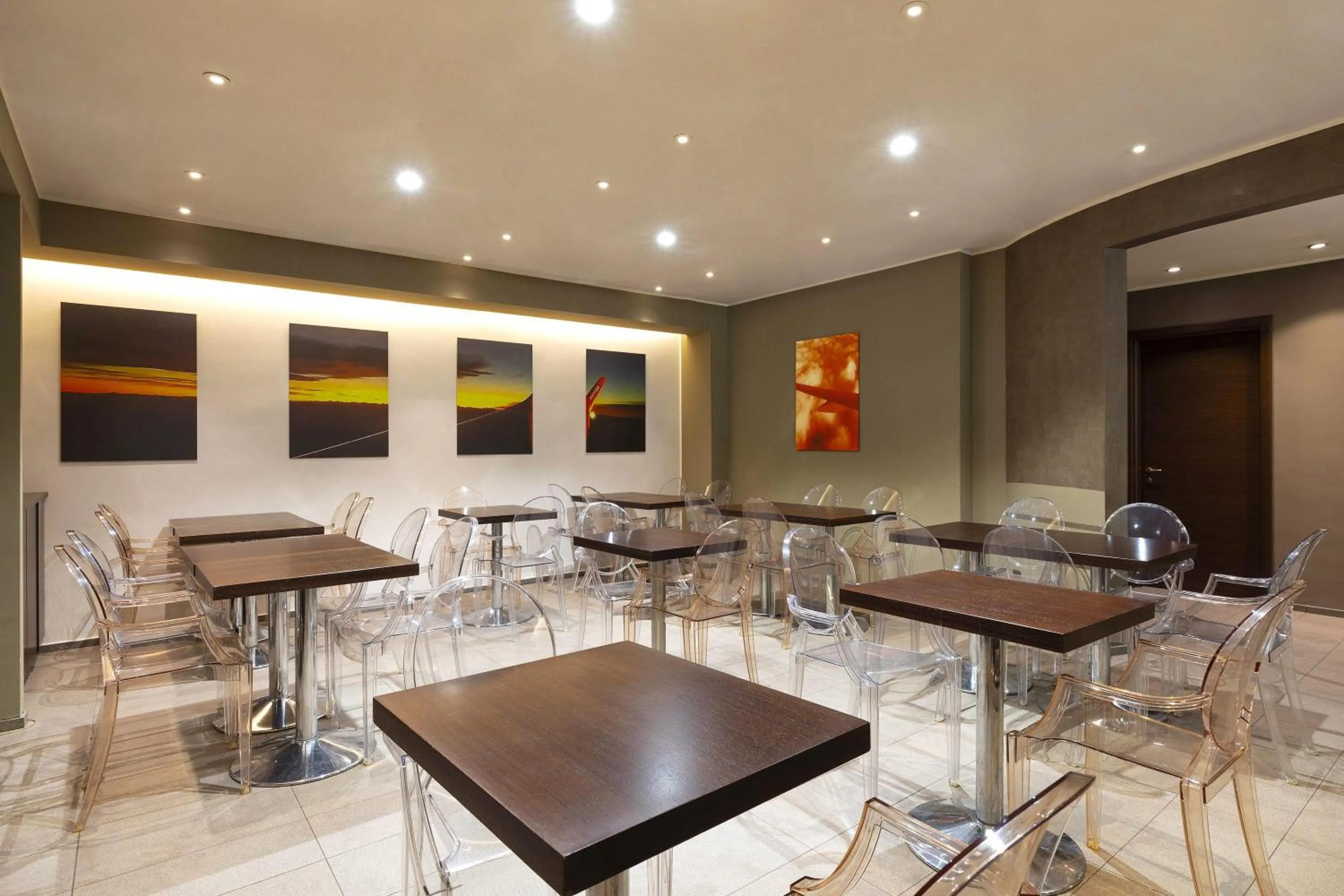 Lobby or reception in B&B HOTEL Malpensa Lago Maggiore