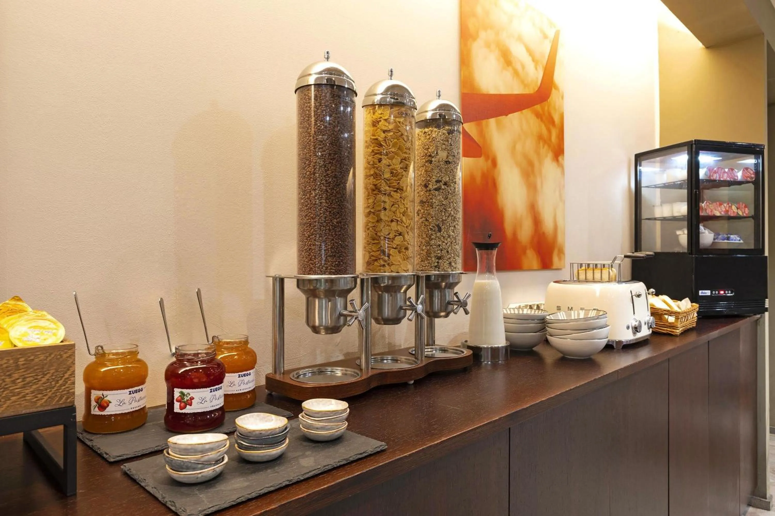 Restaurant/places to eat in B&B HOTEL Malpensa Lago Maggiore