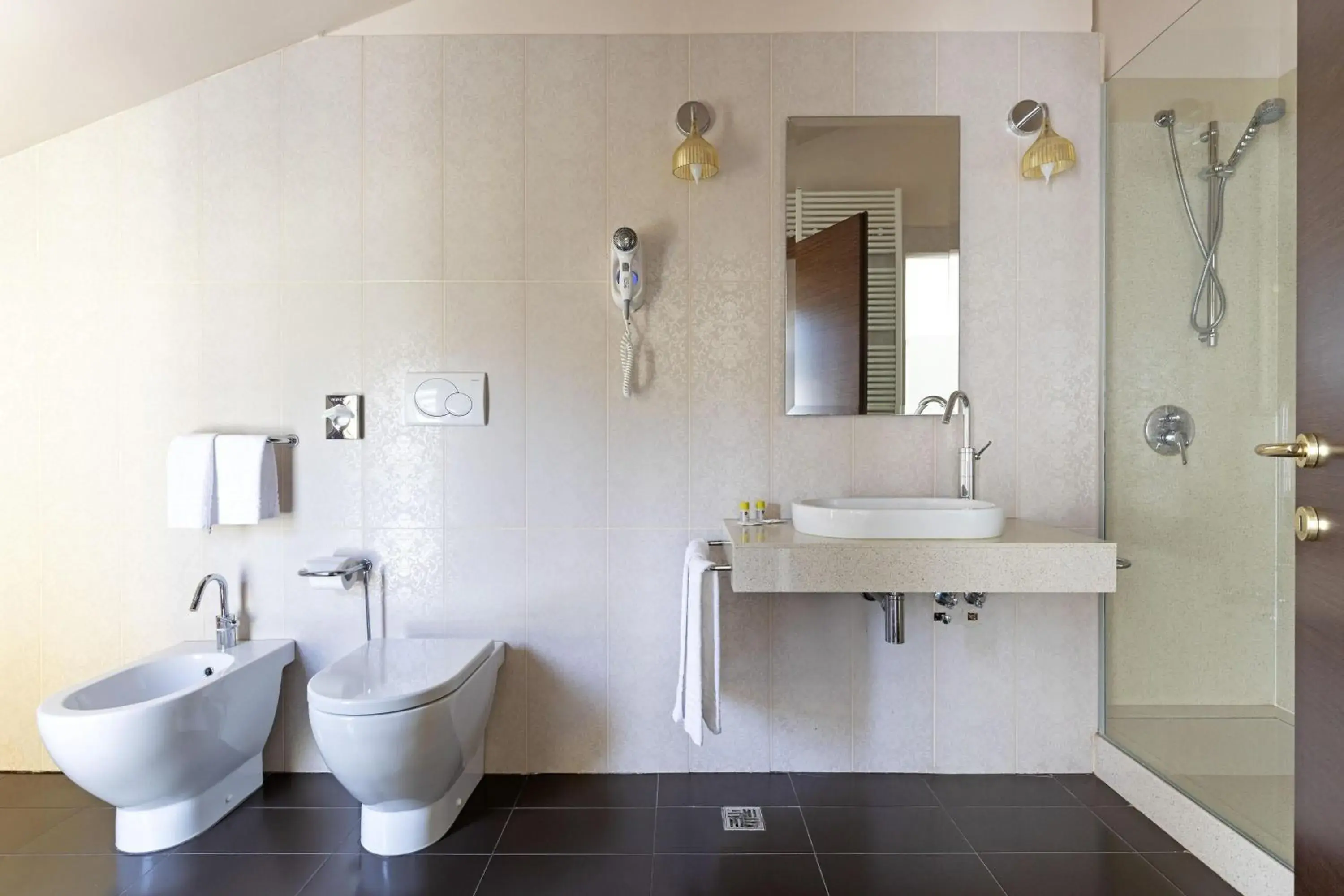 Quadruple Room in B&B HOTEL Malpensa Lago Maggiore Quadruple Room in B&B HOTEL Malpensa Lago Maggiore