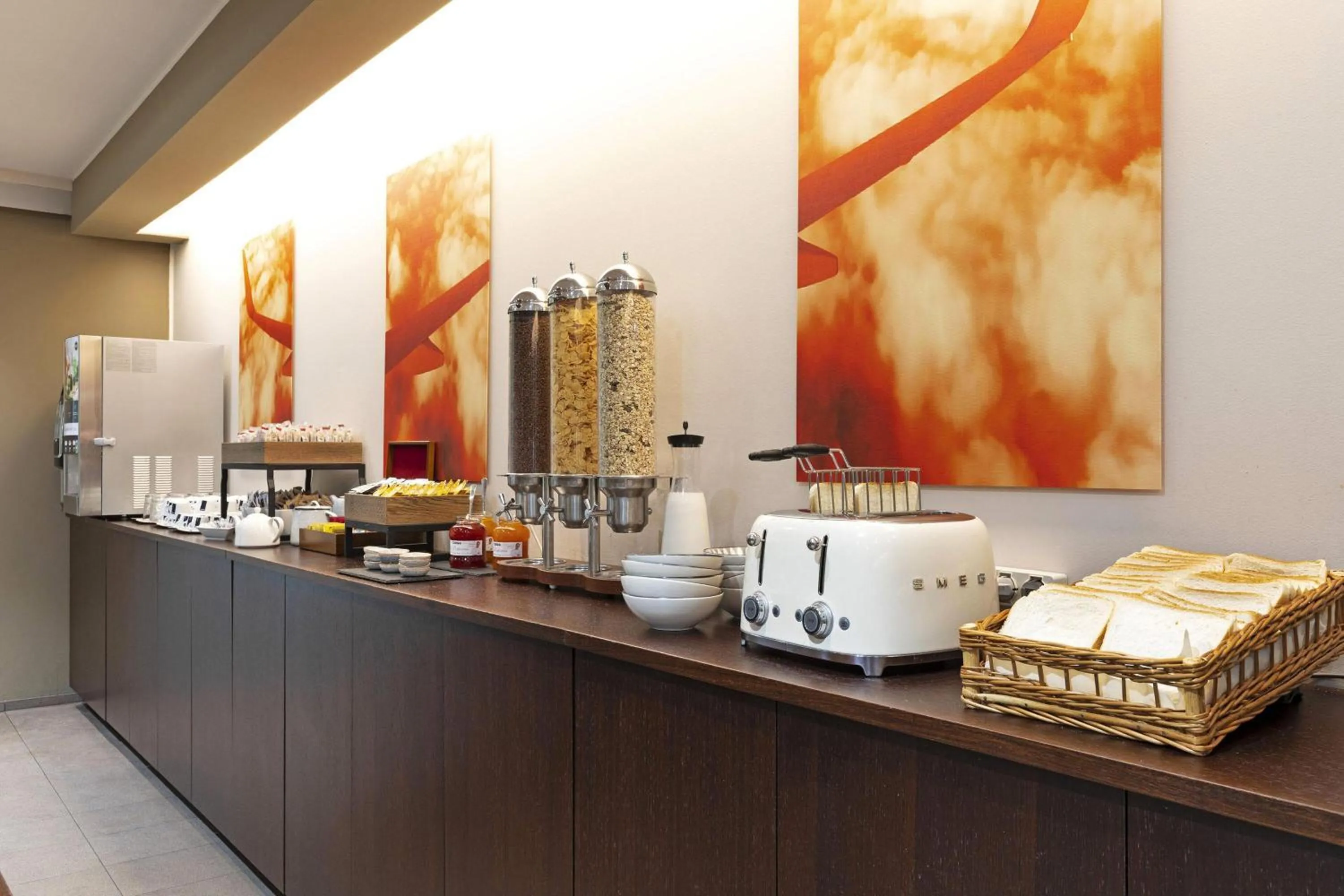 Restaurant/places to eat in B&B HOTEL Malpensa Lago Maggiore