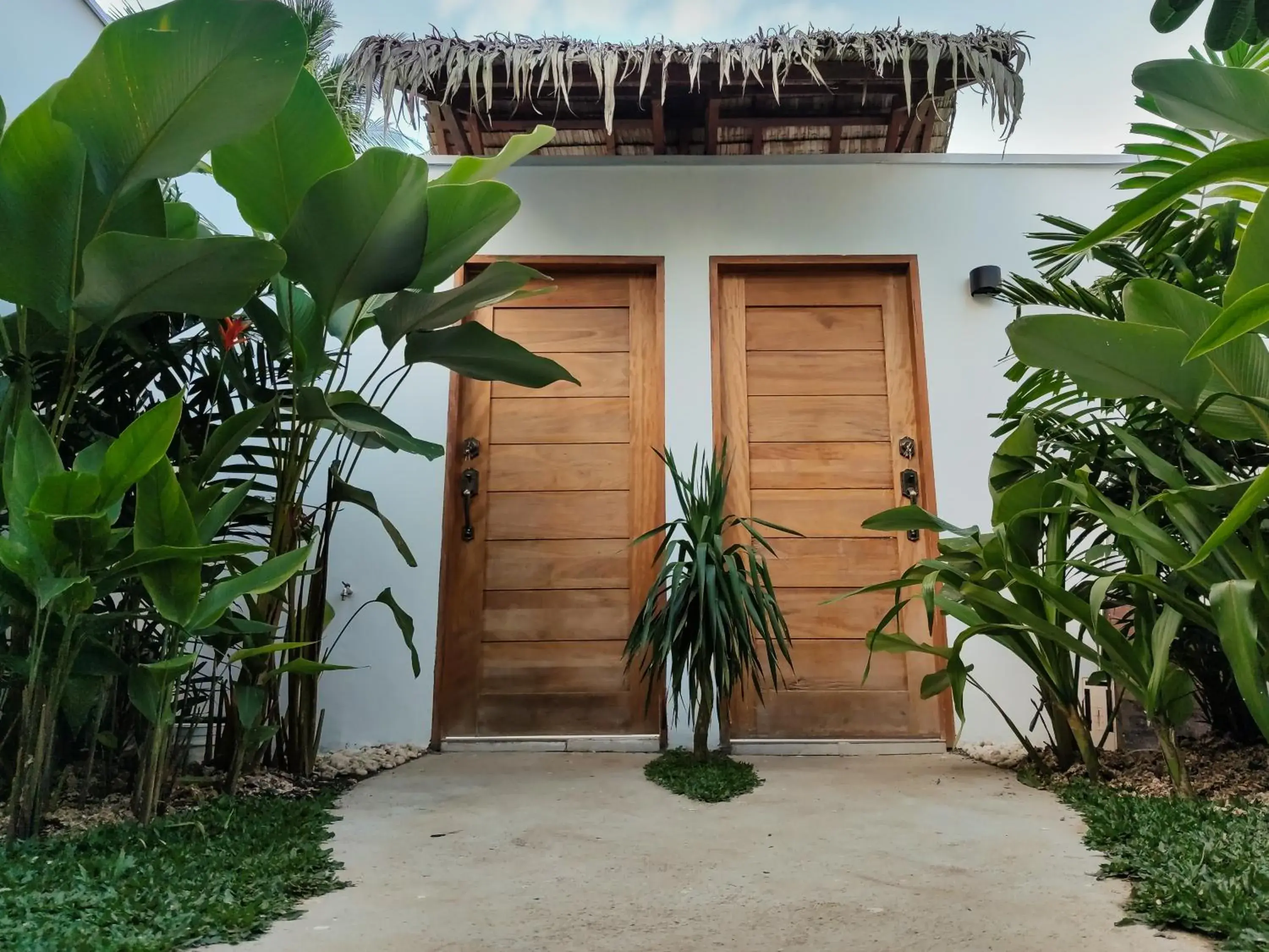 Property building in Bahala Na Villas Property building in Bahala Na Villas