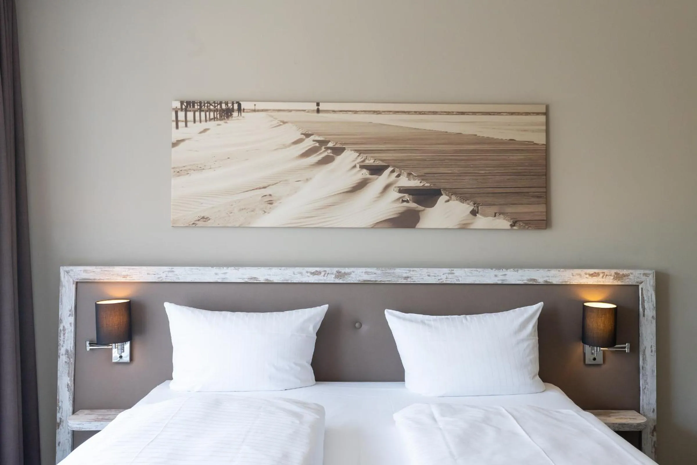 Bedroom, Bed in Hotel Strand No.1