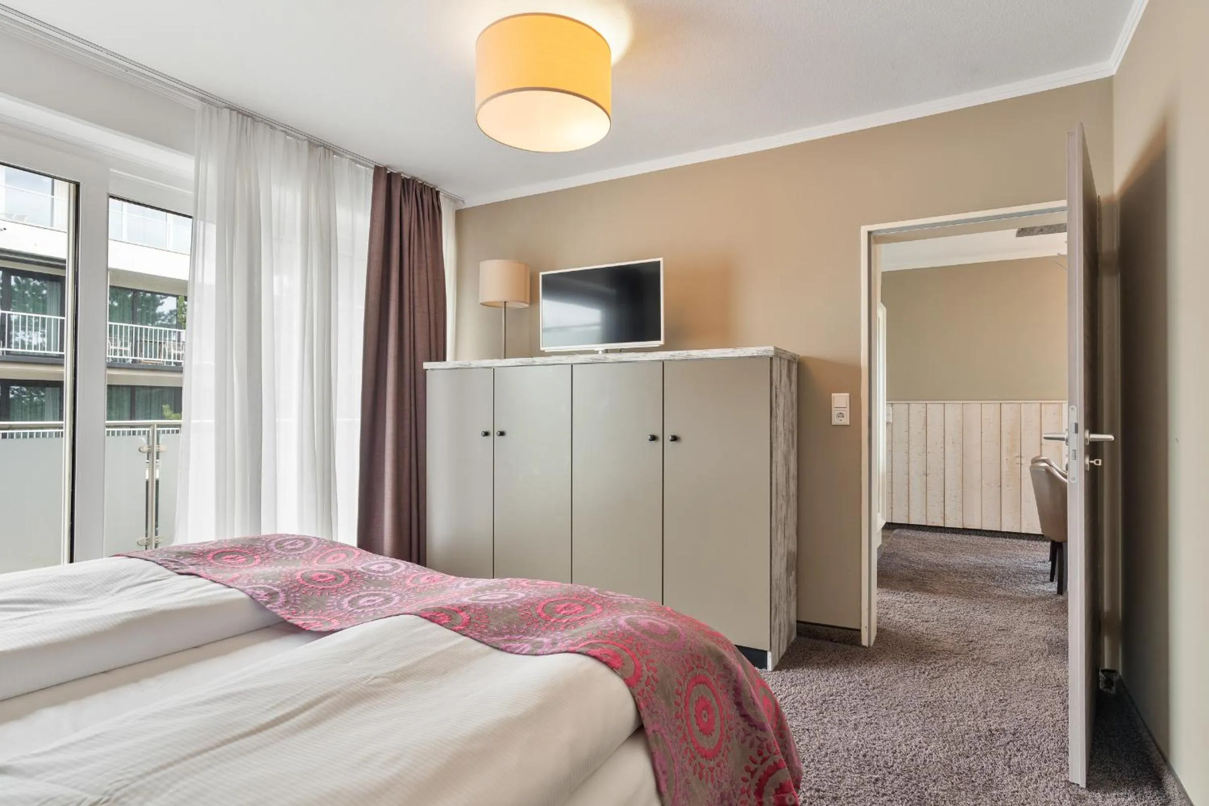 Bedroom, Bed in Hotel Strand No.1