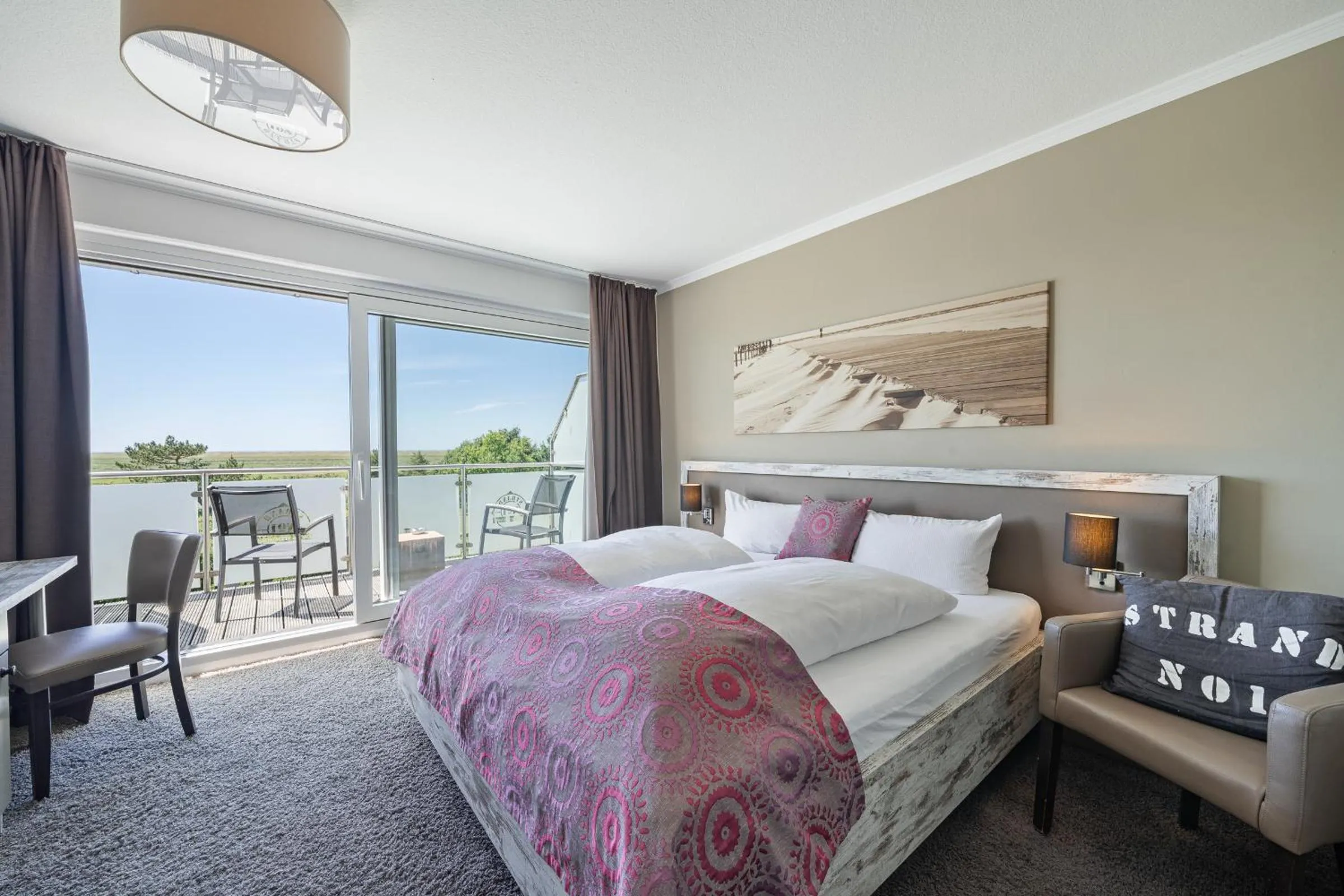 View (from property/room), Bed in Hotel Strand No.1