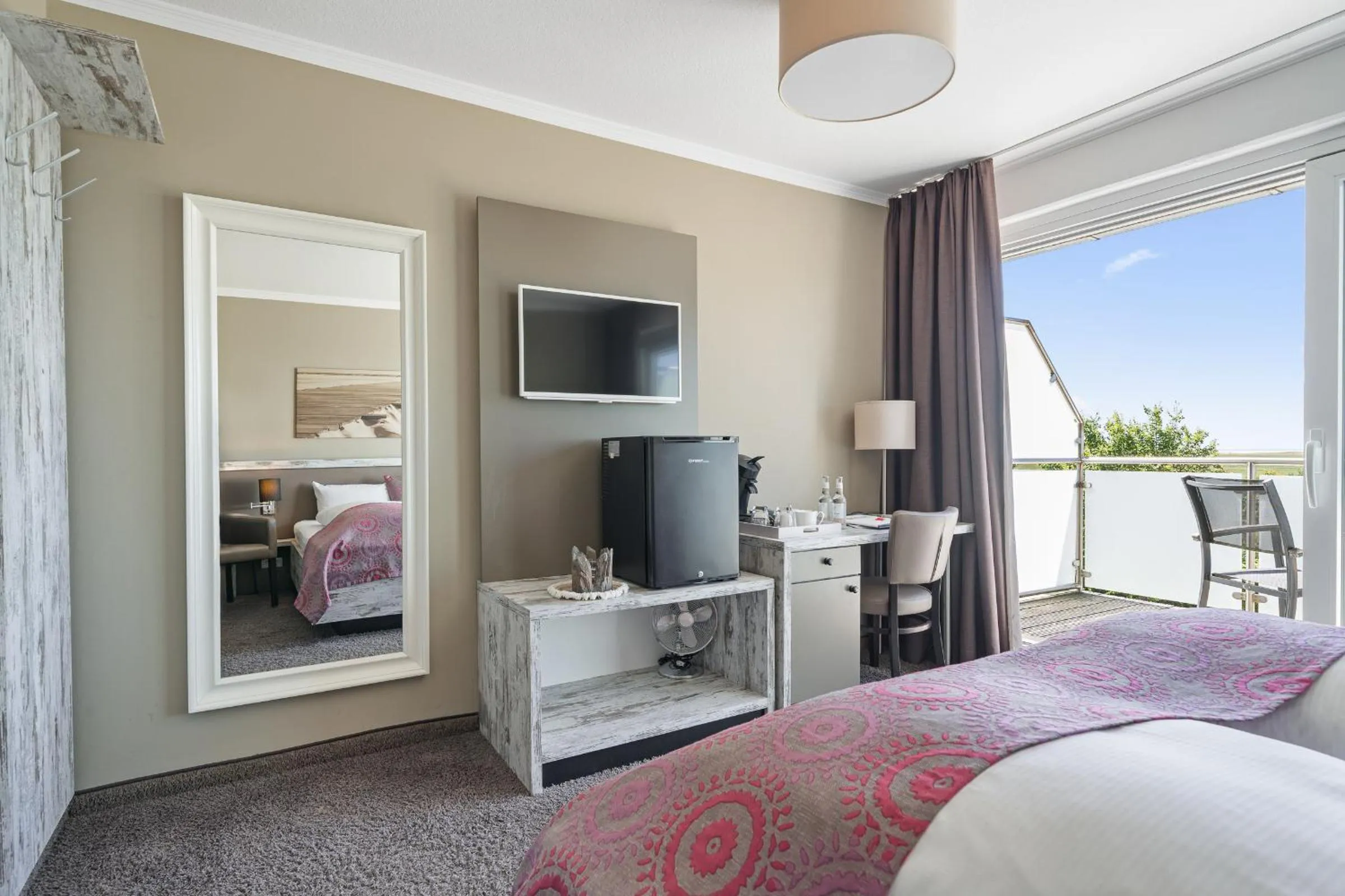 Bedroom, Bed in Hotel Strand No.1