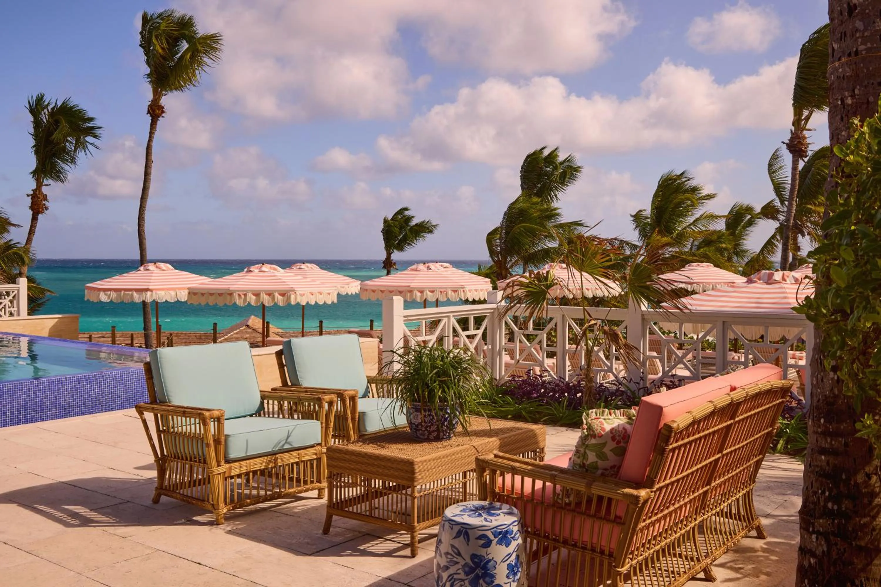 Swimming pool in Coral Sands Inn & Cottages