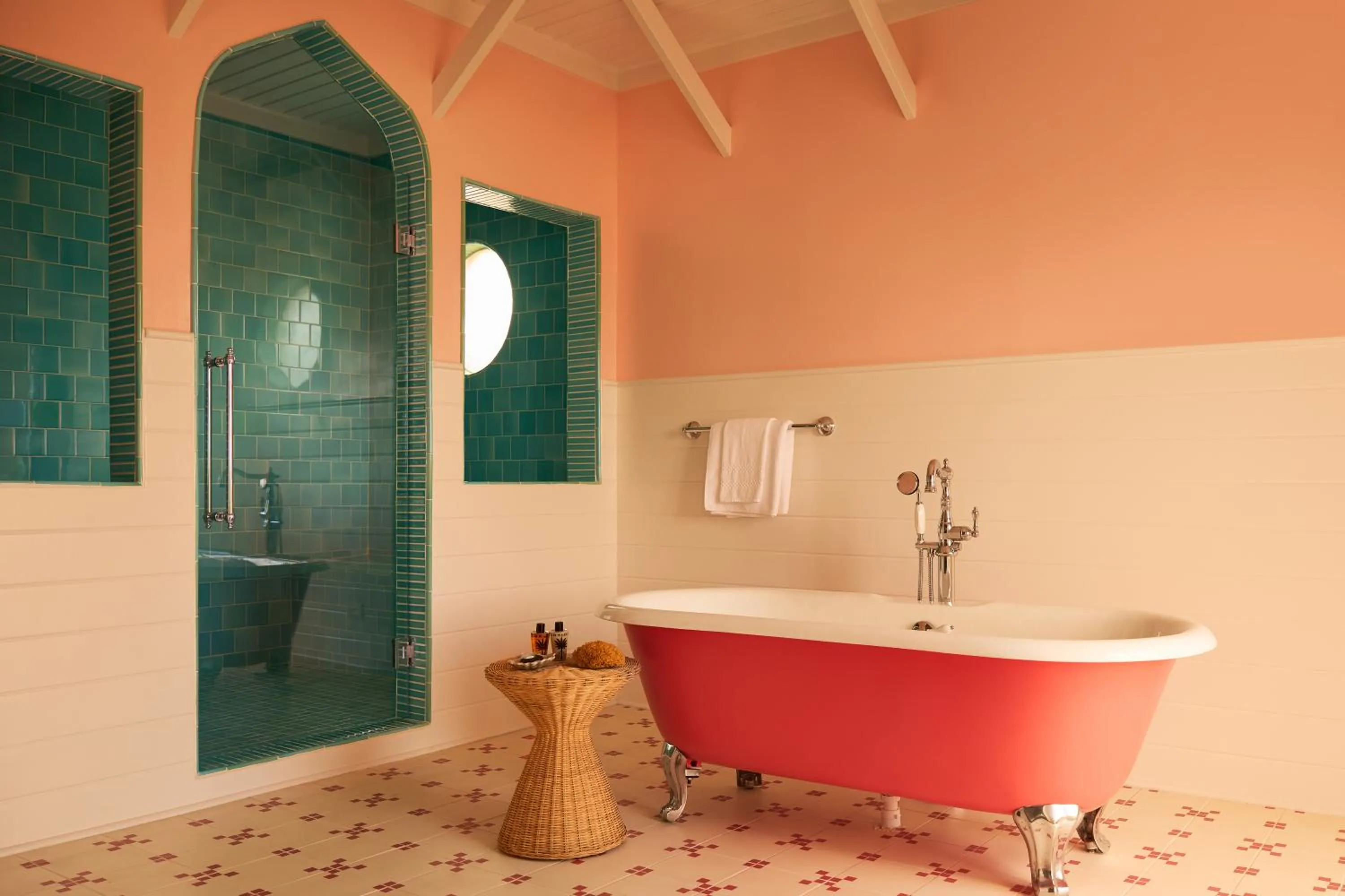 Shower in Coral Sands Inn & Cottages