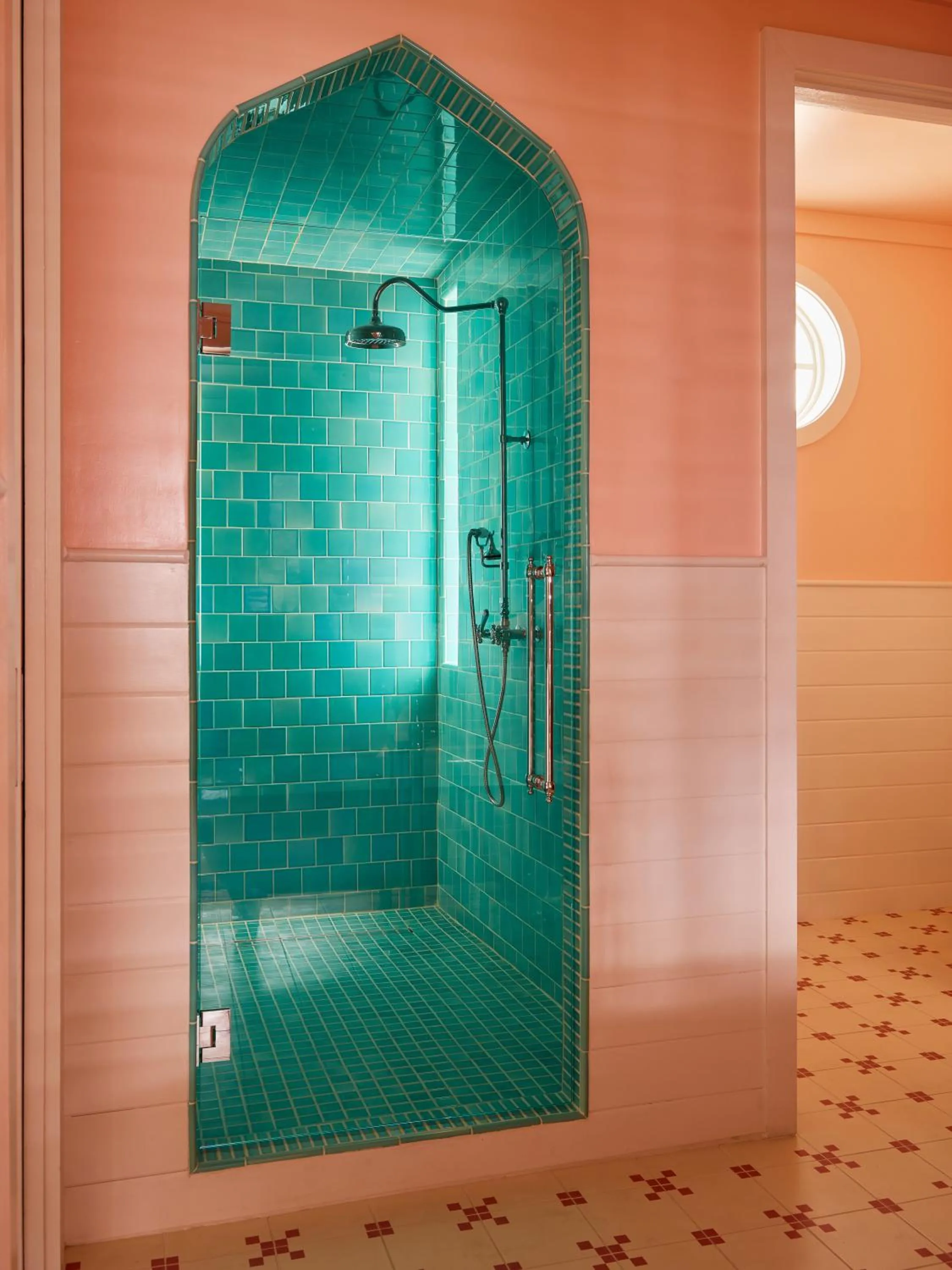 Shower in Coral Sands Inn & Cottages