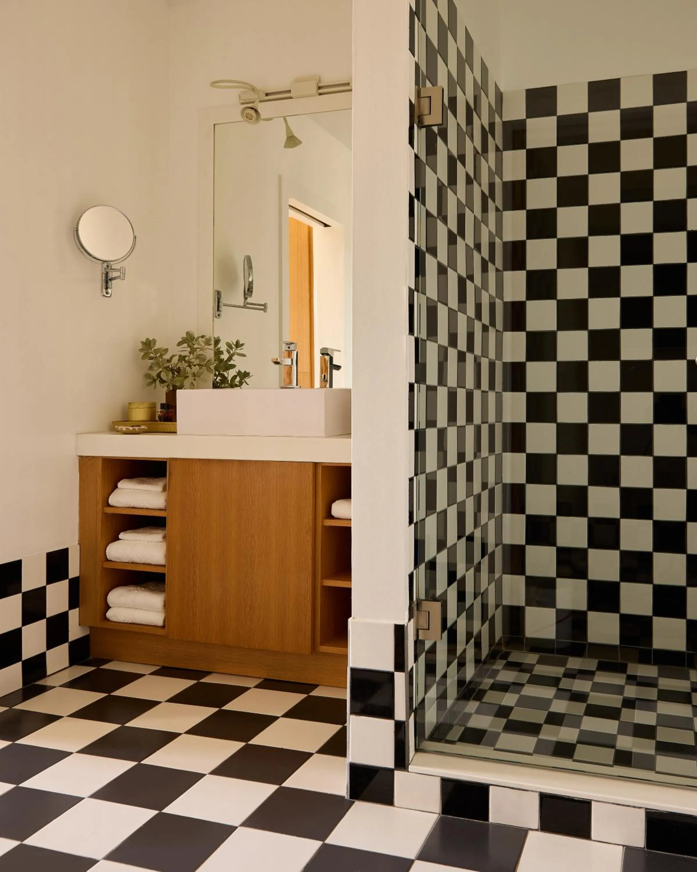 Shower in Coral Sands Inn & Cottages