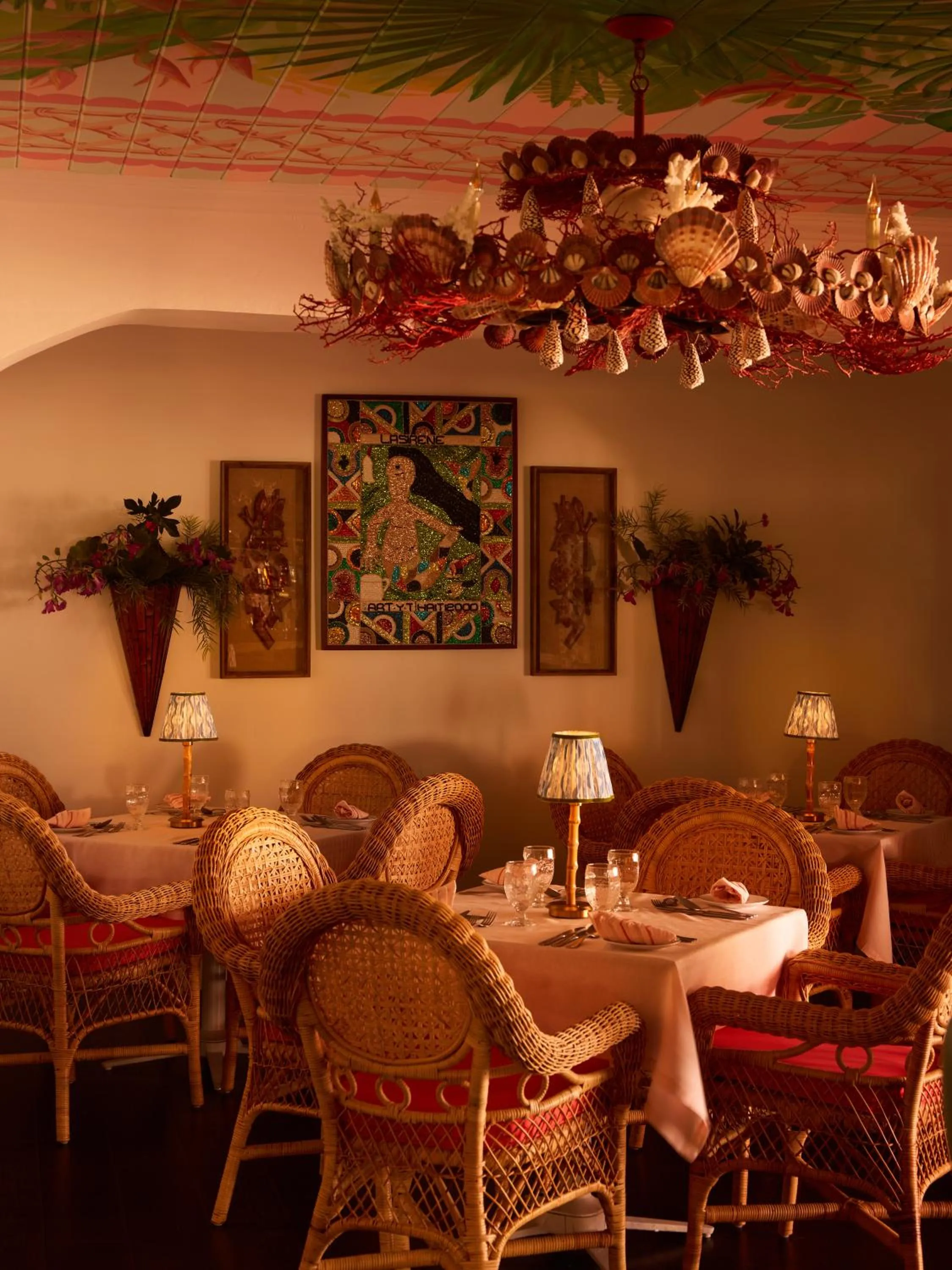 Restaurant/places to eat in Coral Sands Inn & Cottages