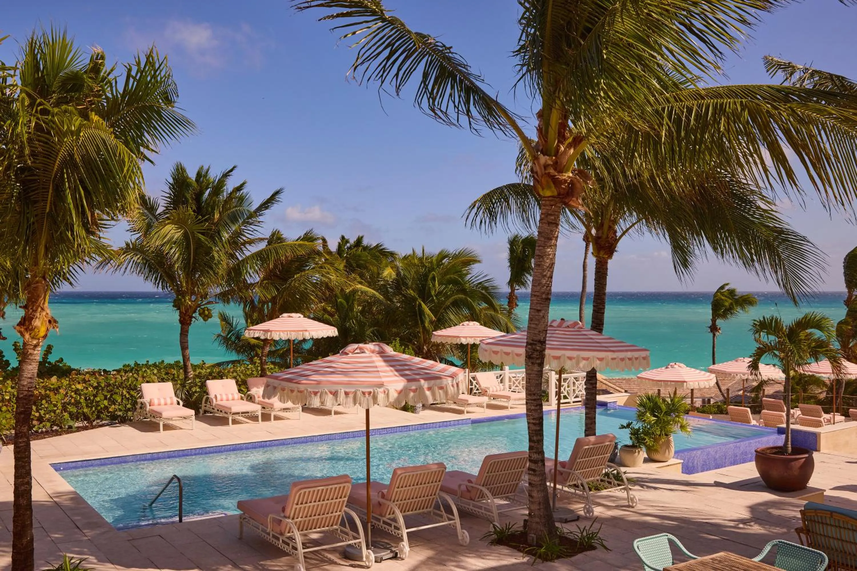Swimming pool in Coral Sands Inn & Cottages