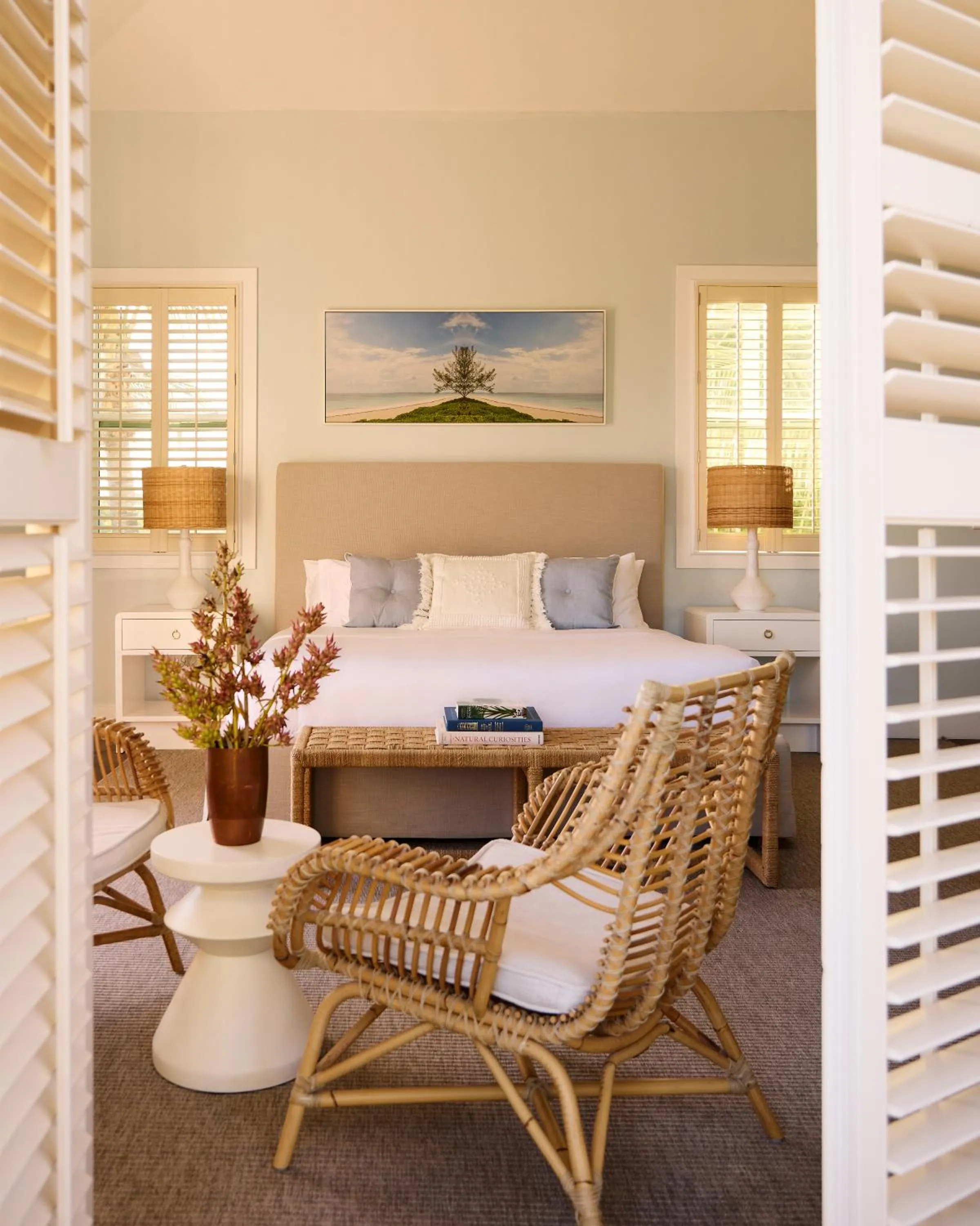 Bed in Coral Sands Inn & Cottages