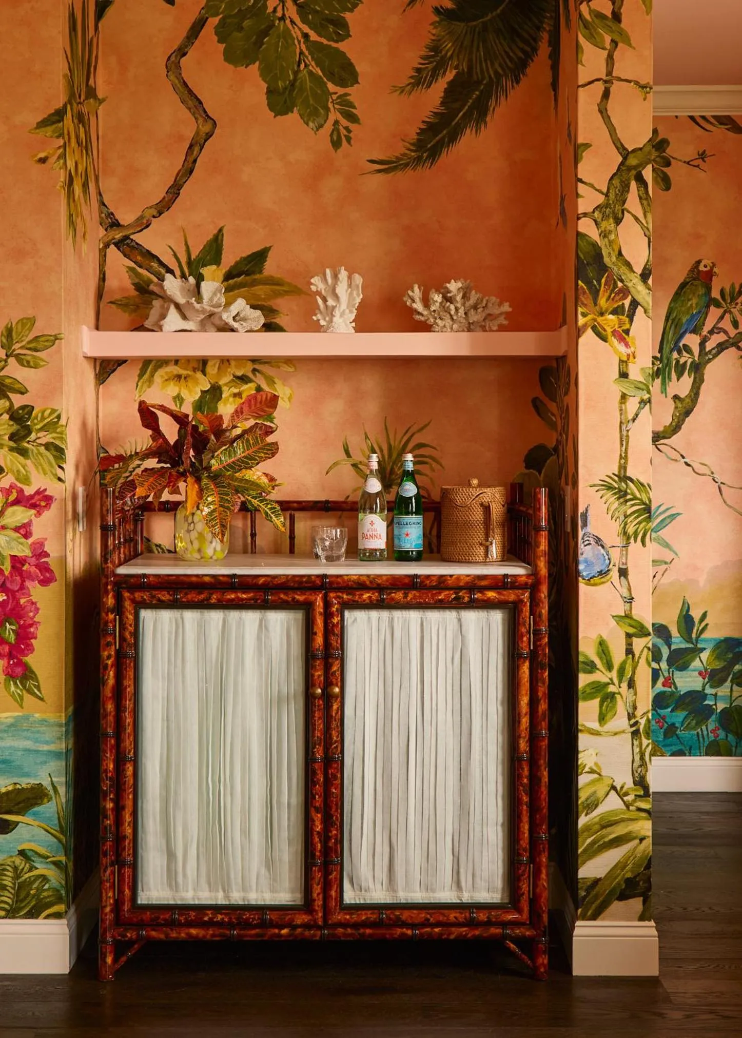 minibar in Coral Sands Inn & Cottages