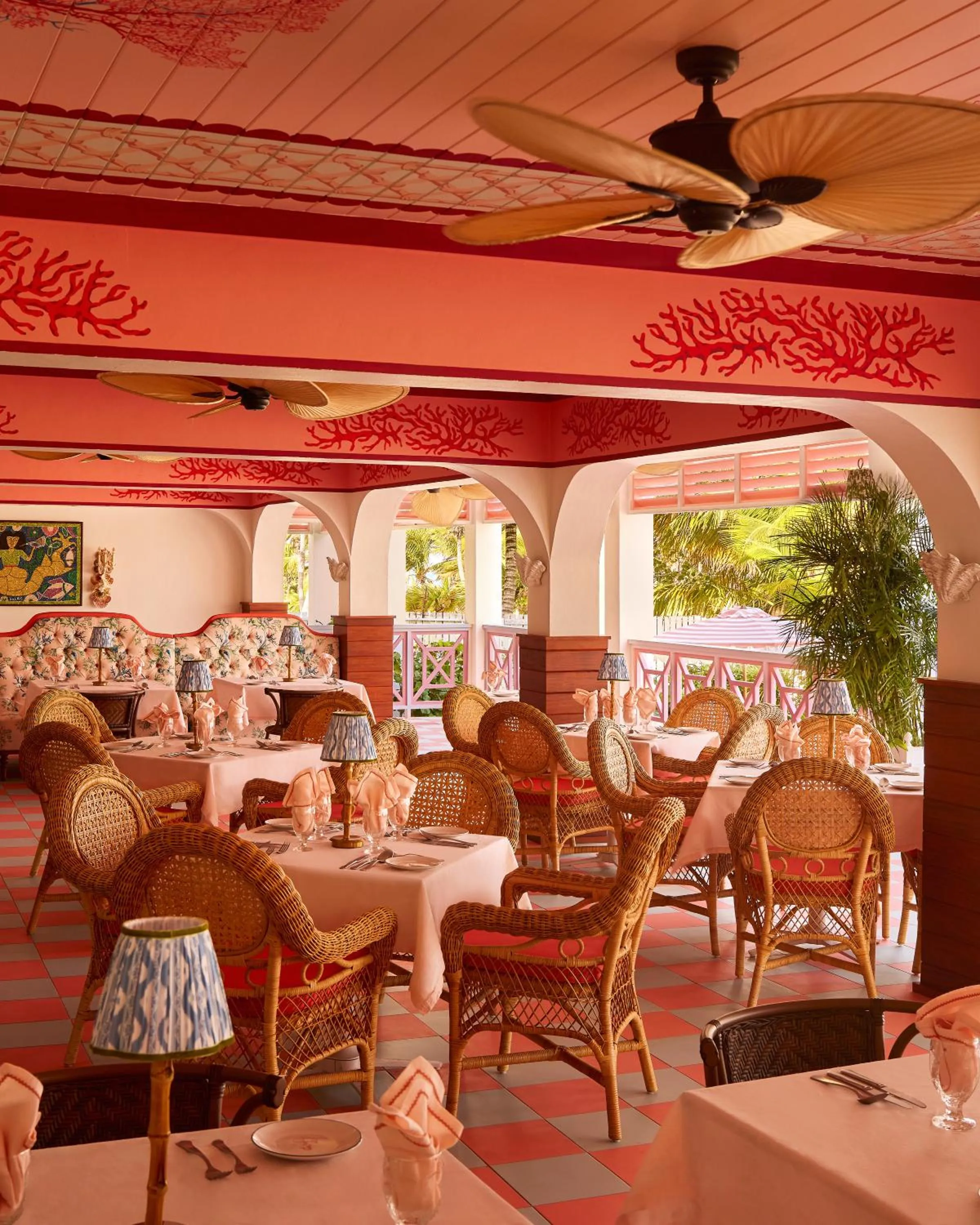 Restaurant/places to eat in Coral Sands Inn & Cottages