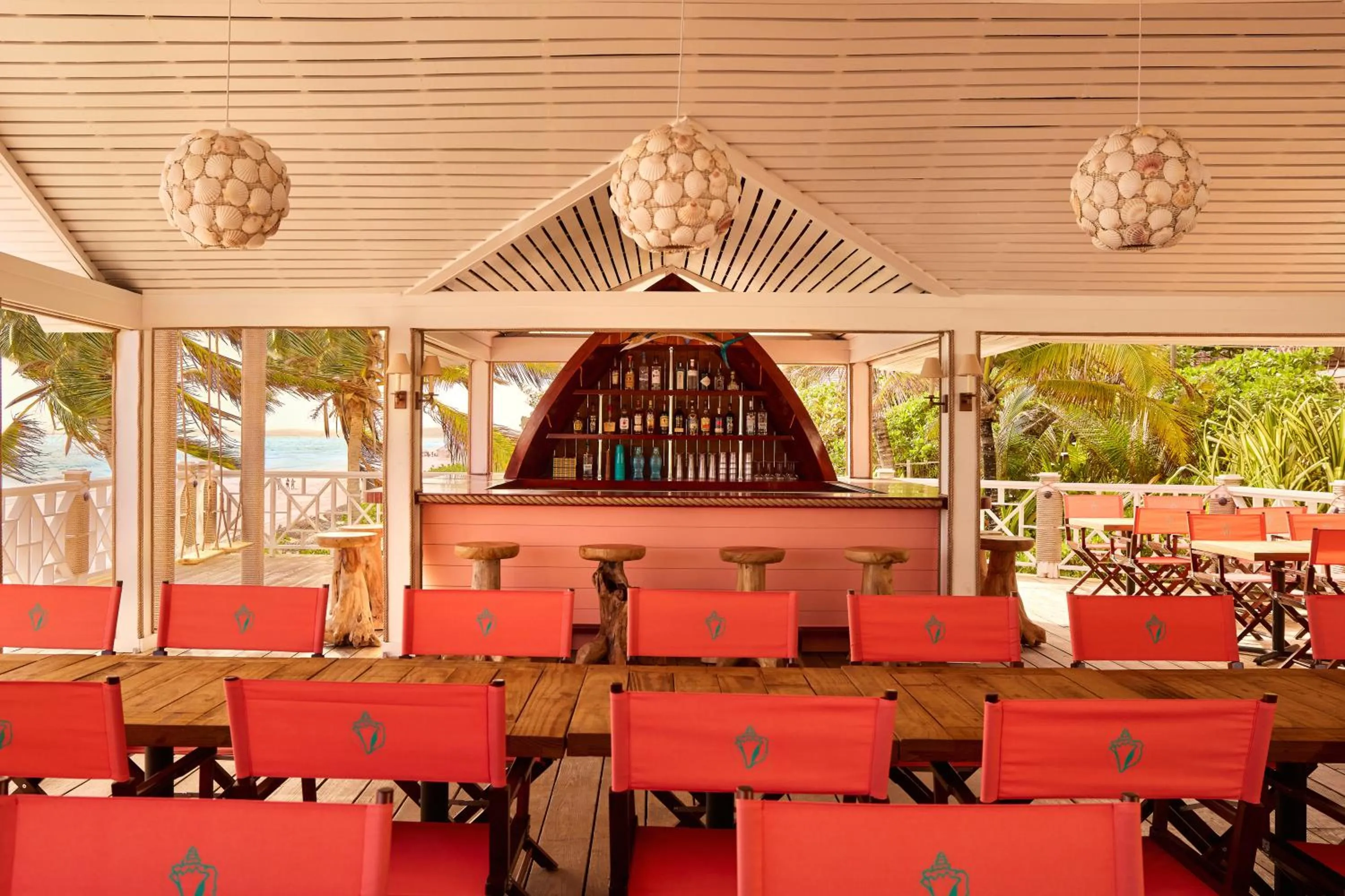 Restaurant/places to eat in Coral Sands Inn & Cottages