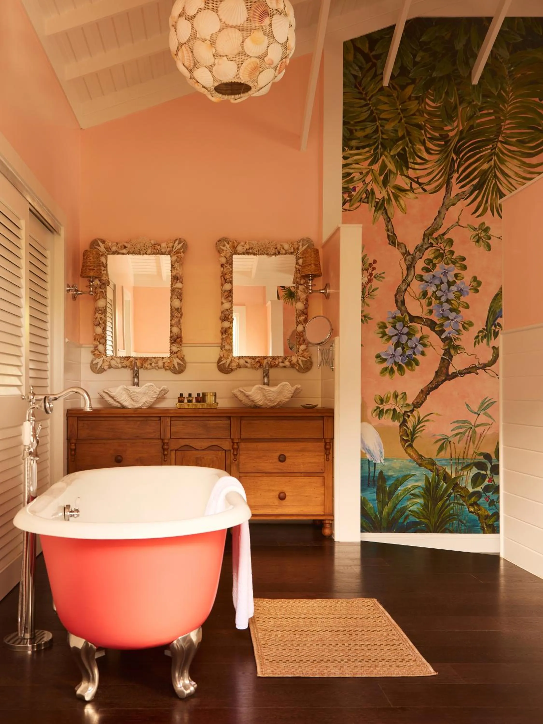 Bathroom in Coral Sands Inn & Cottages