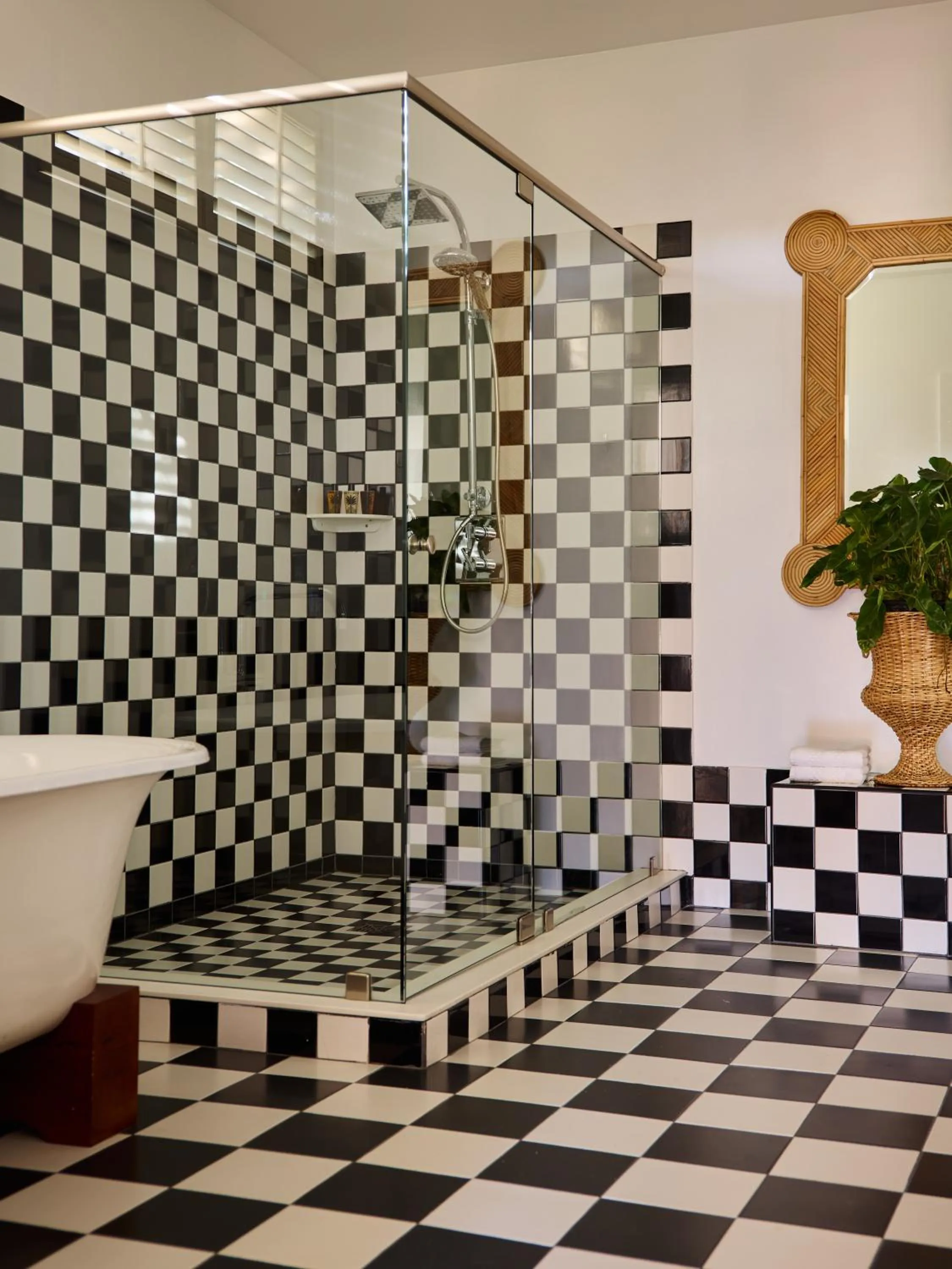 Shower in Coral Sands Inn & Cottages