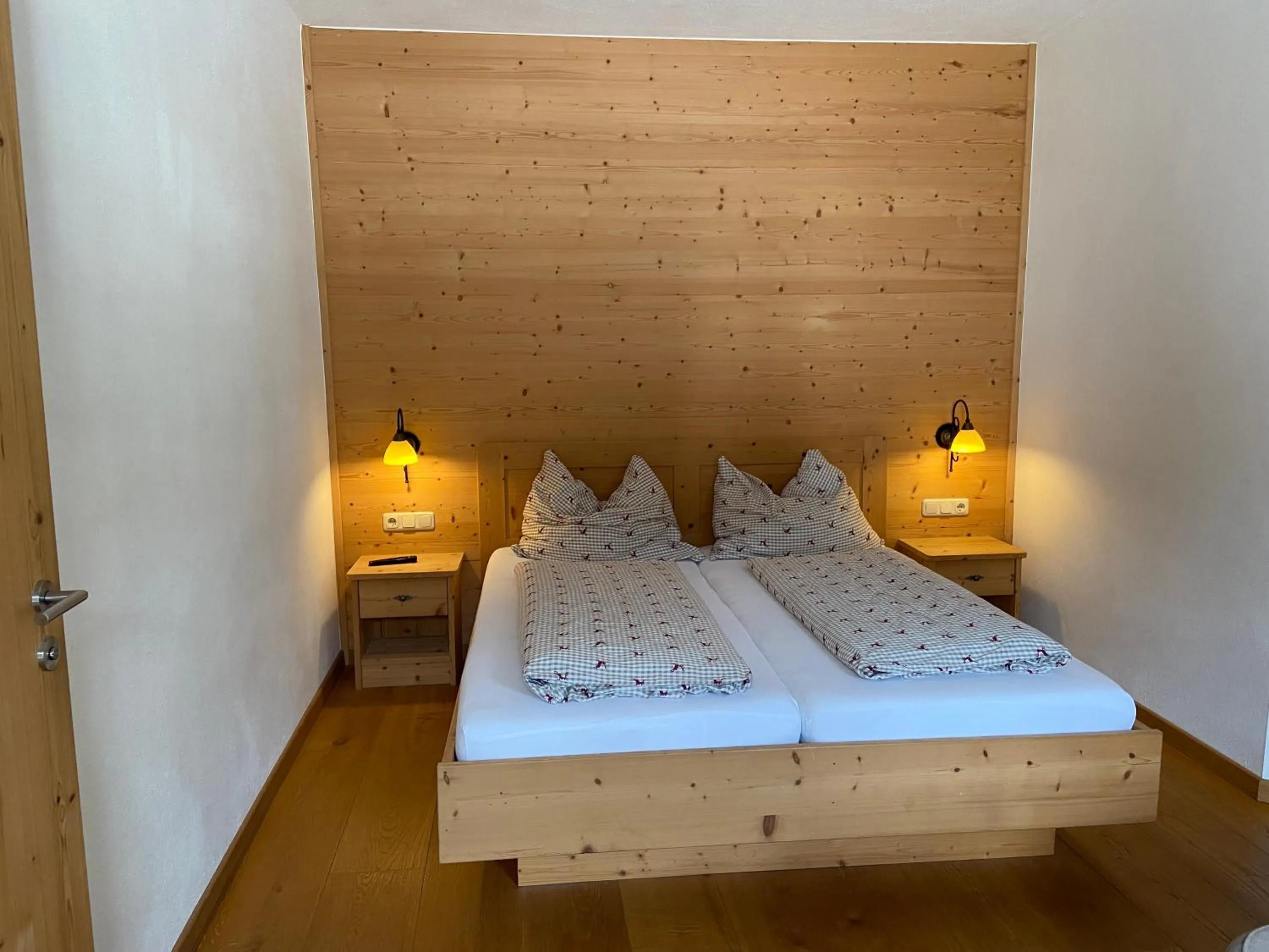 Bedroom, Bed in Landgasthof Kirchenwirt
