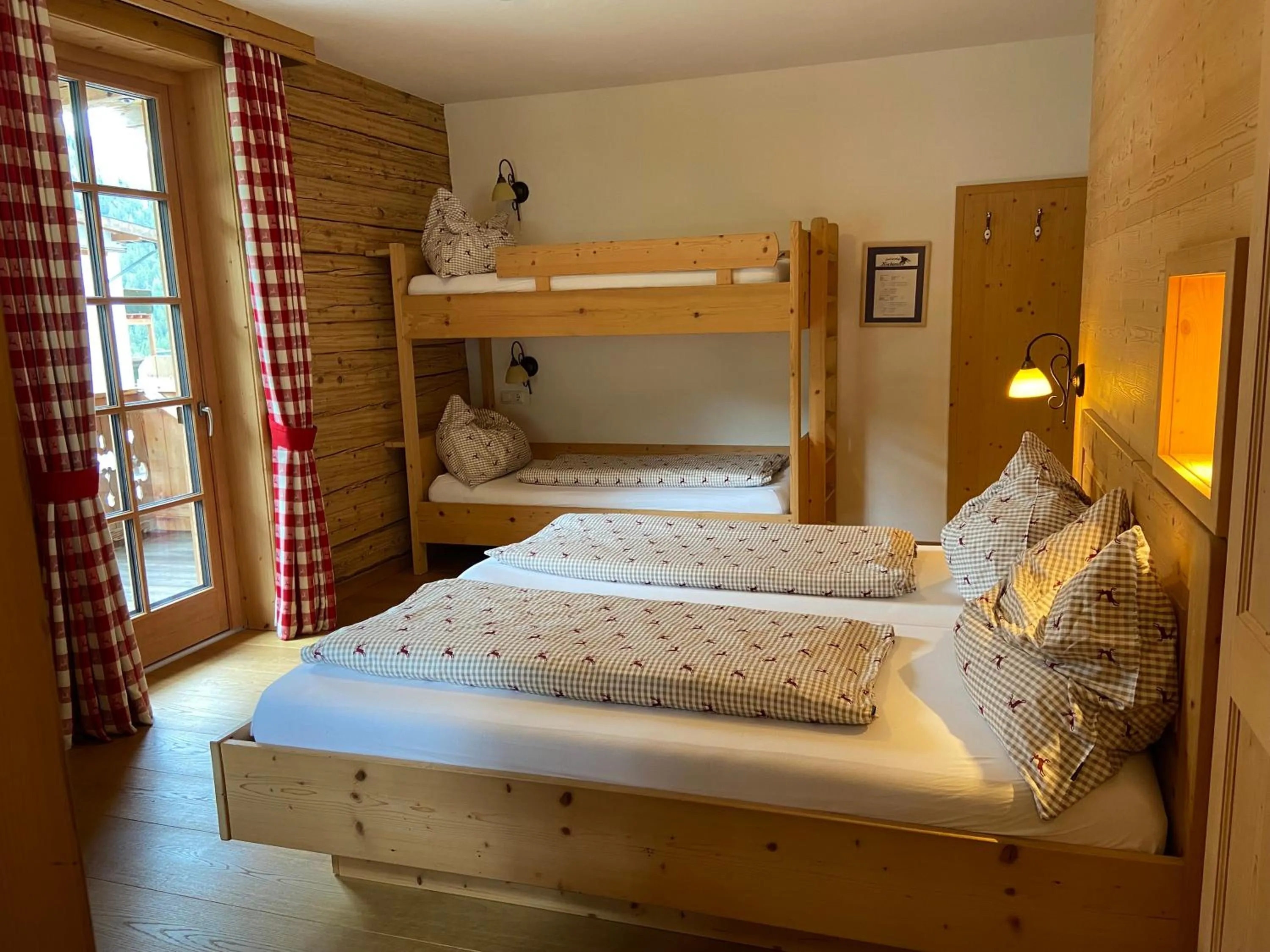 Bedroom, Bed in Landgasthof Kirchenwirt