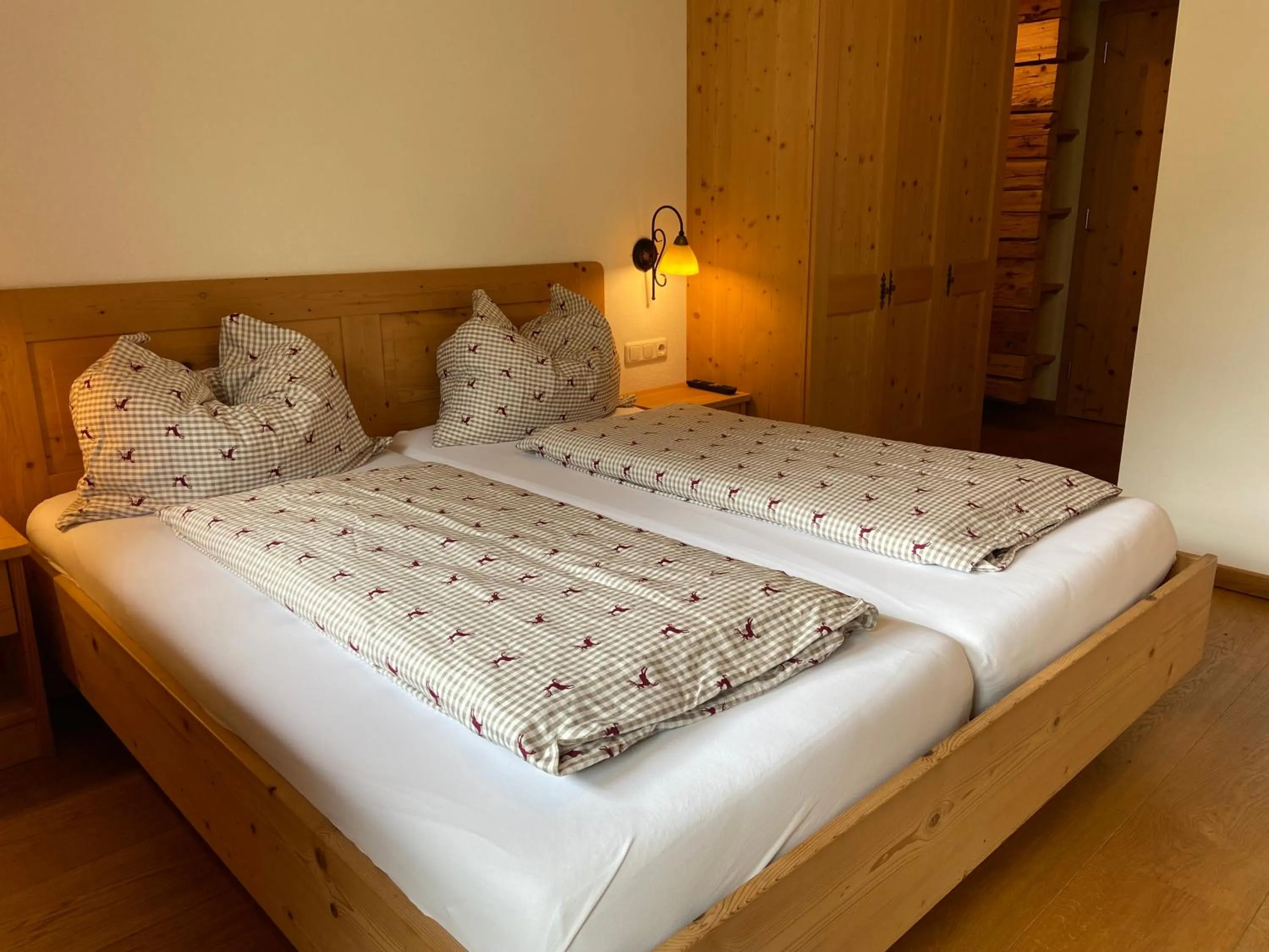 Bedroom, Bed in Landgasthof Kirchenwirt