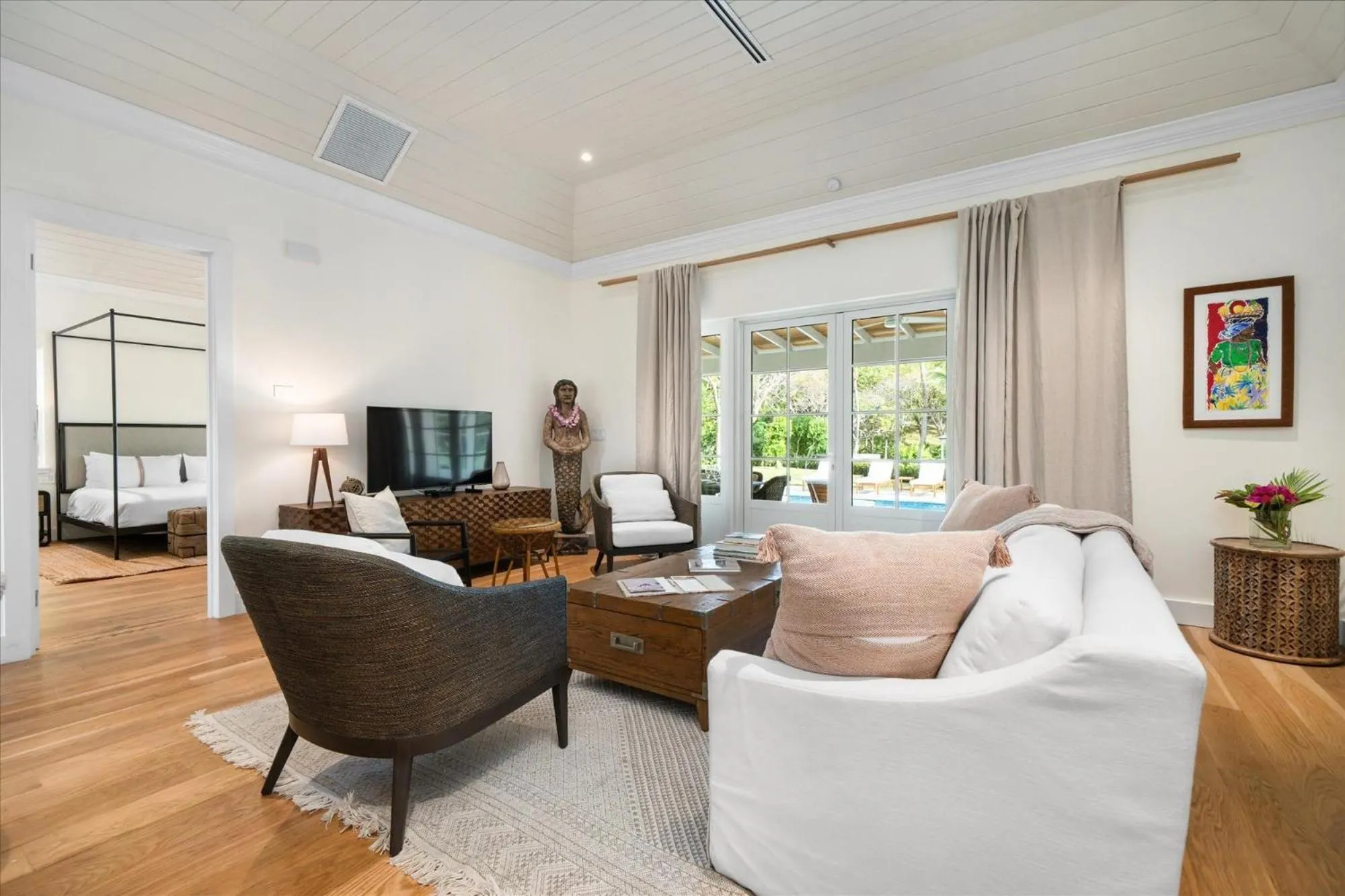 Living room, Bed in Pink Sands Resort