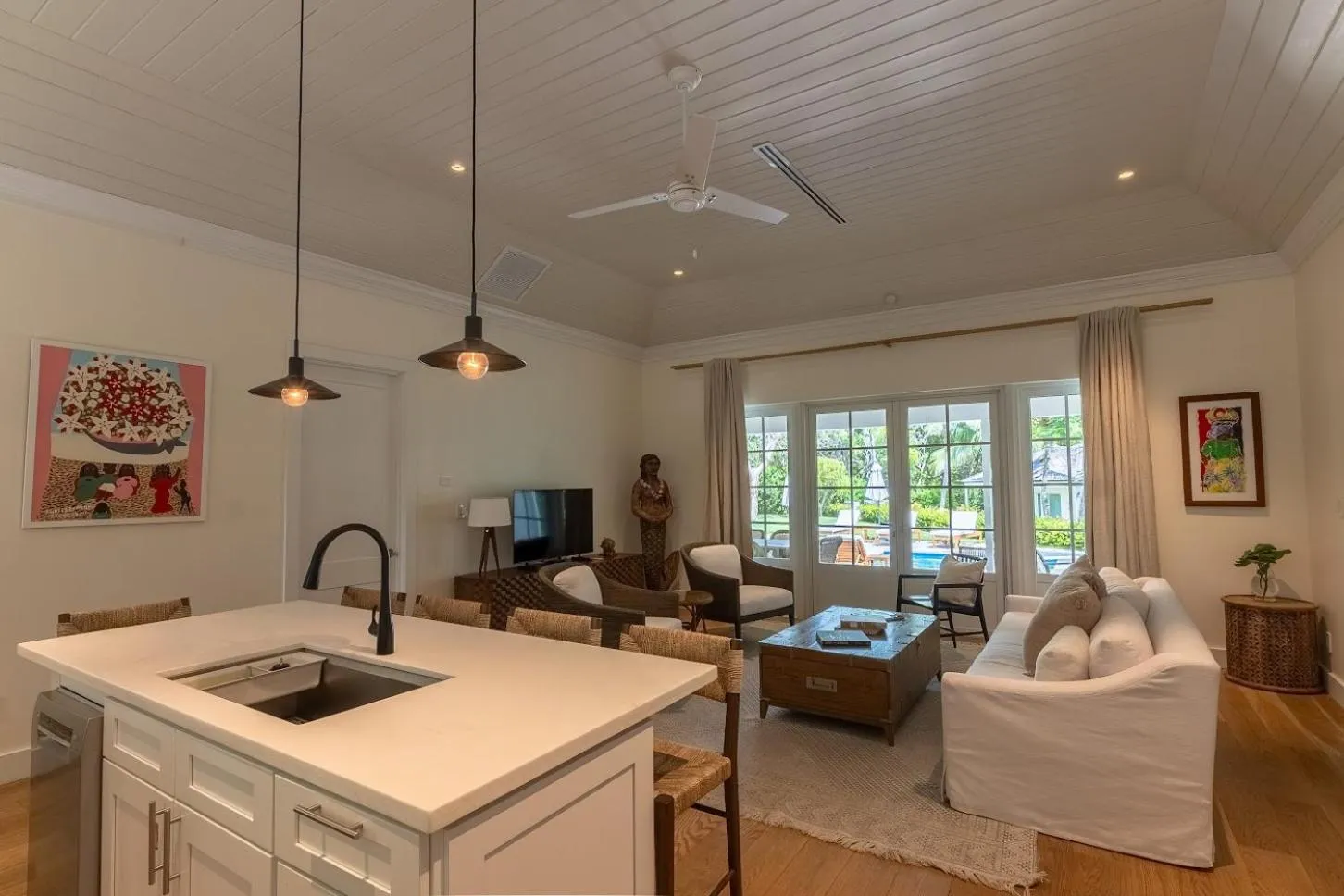 TV and multimedia in Pink Sands Resort