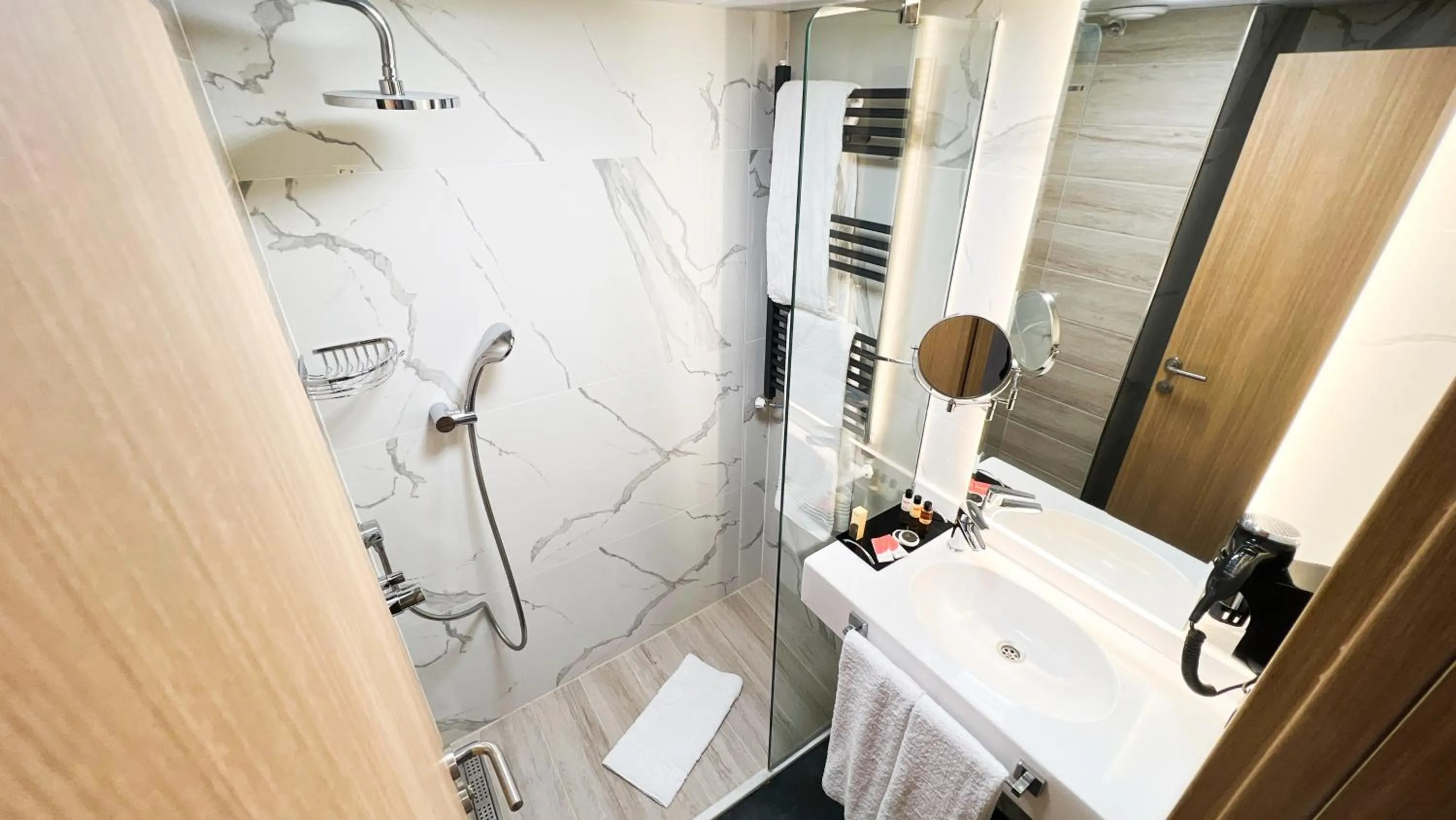 Bathroom in Nira Boutique Hotel