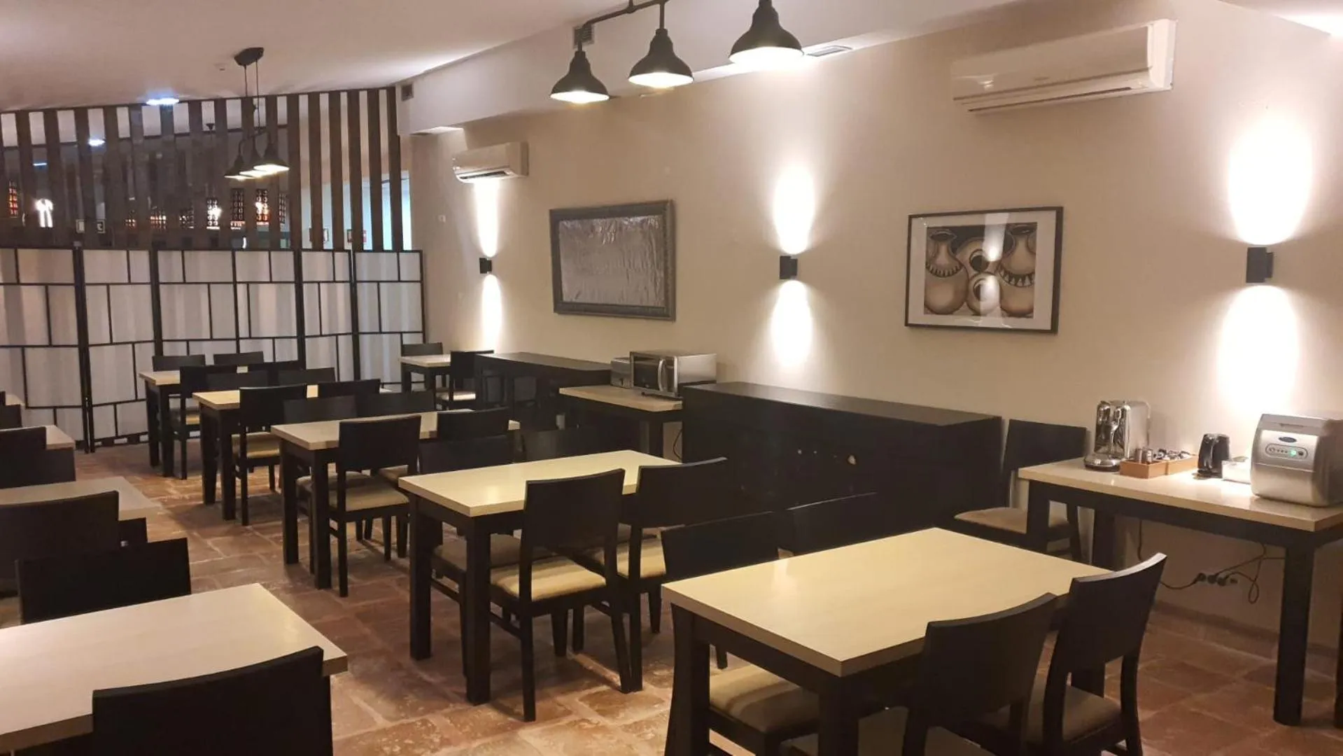 Restaurant/places to eat in Hotel Vila Raia