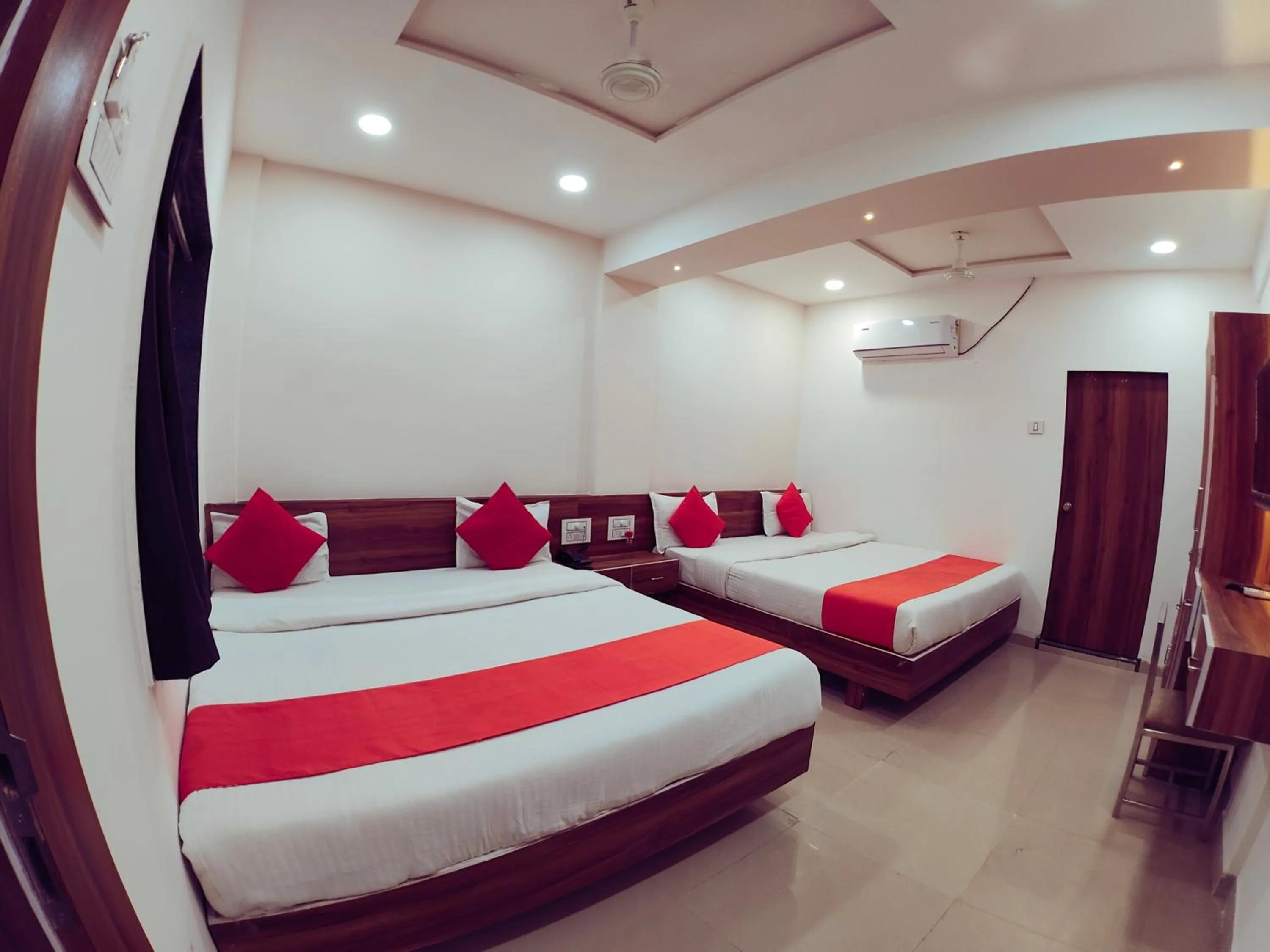 Bed in Hotel Nawanagar Residency
