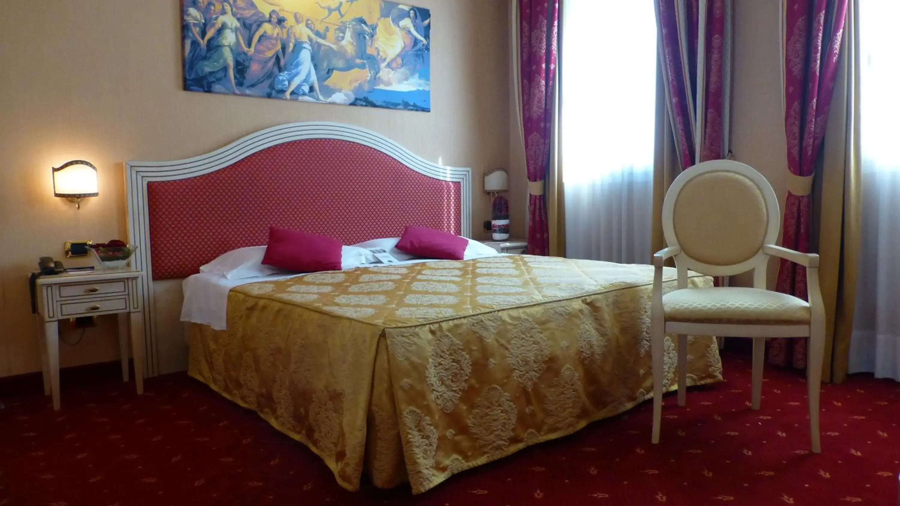 Bedroom, Bed in iH Hotels Padova Admiral
