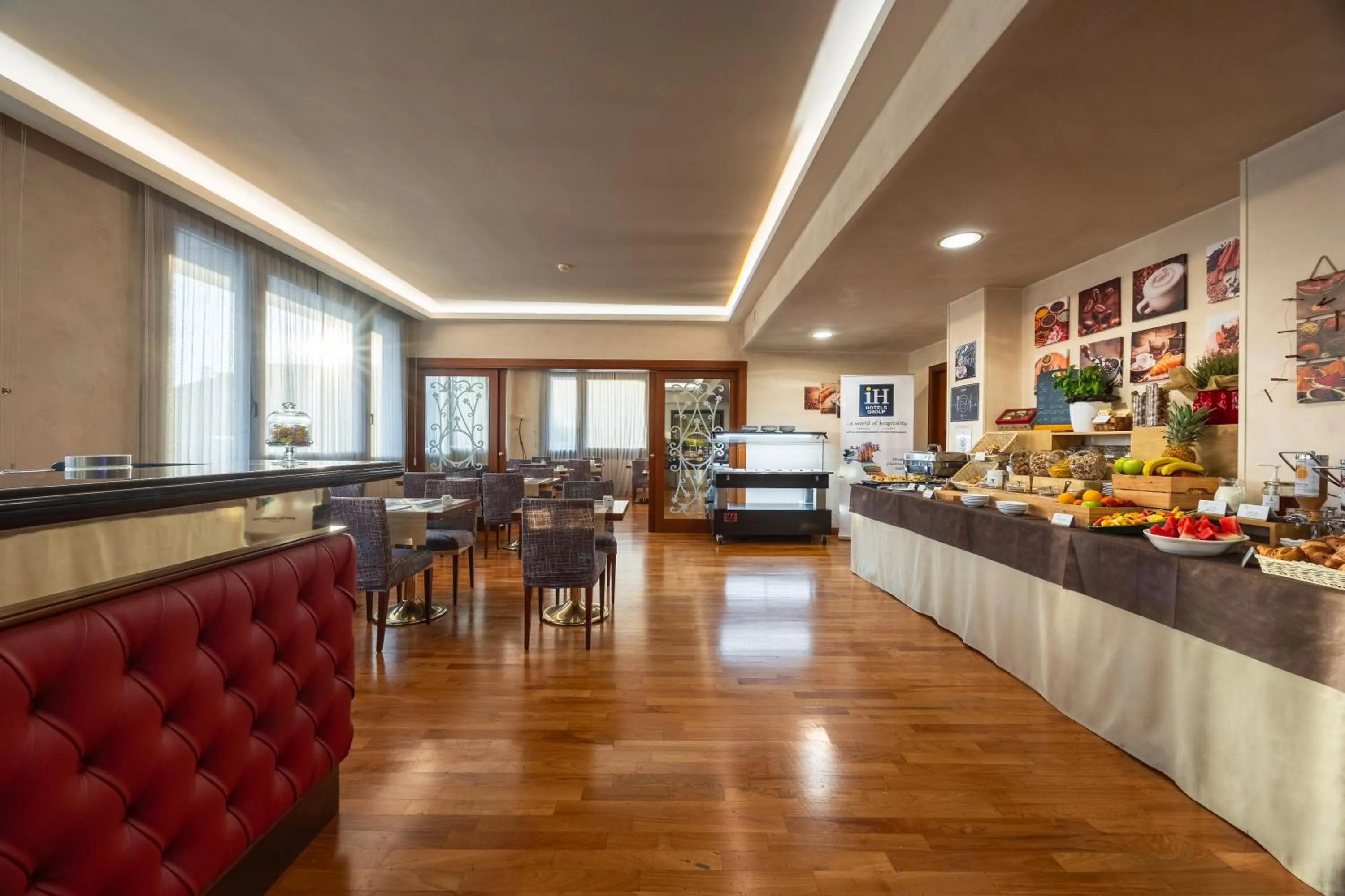 Breakfast in iH Hotels Padova Admiral