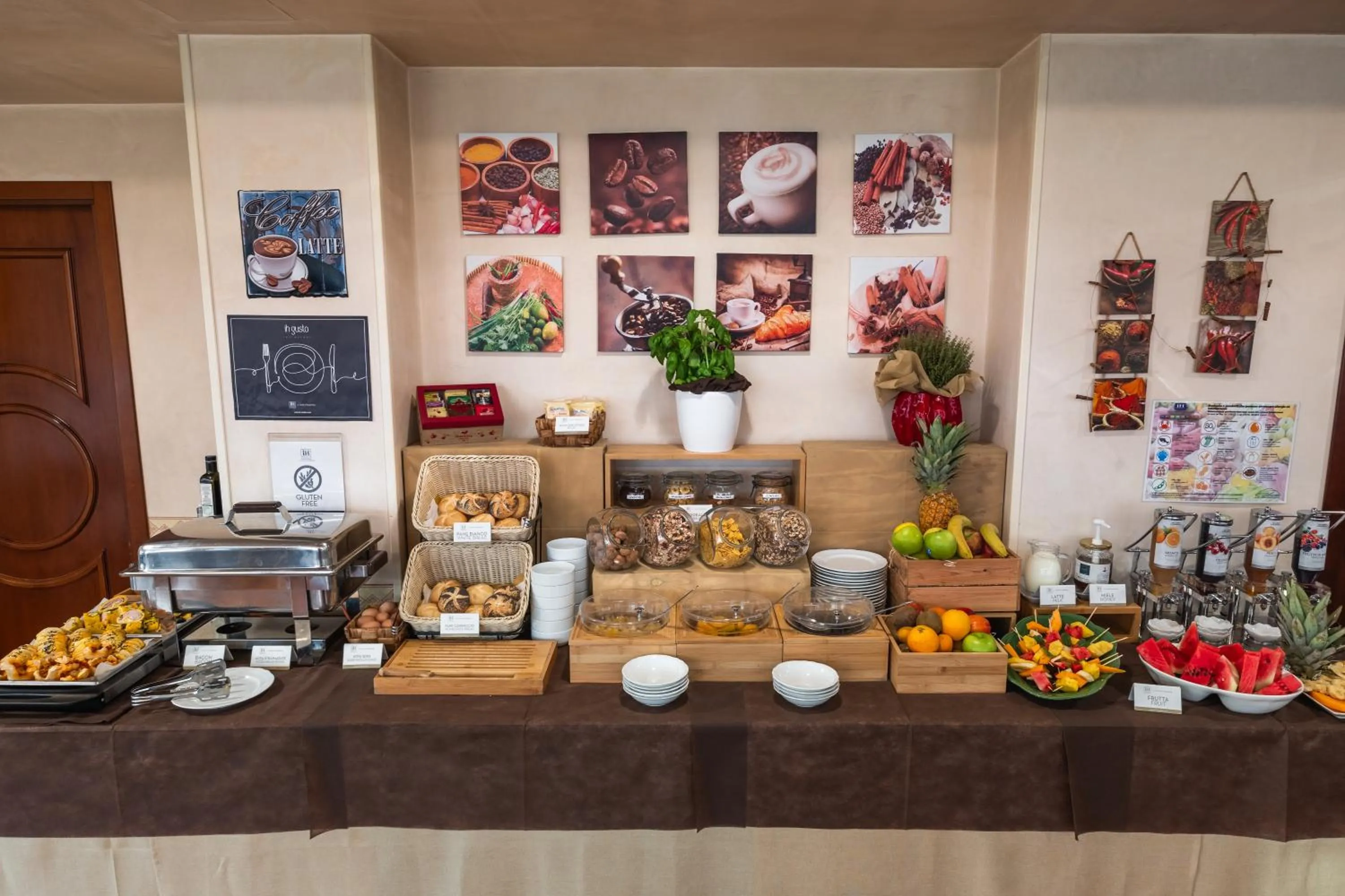 Breakfast in iH Hotels Padova Admiral