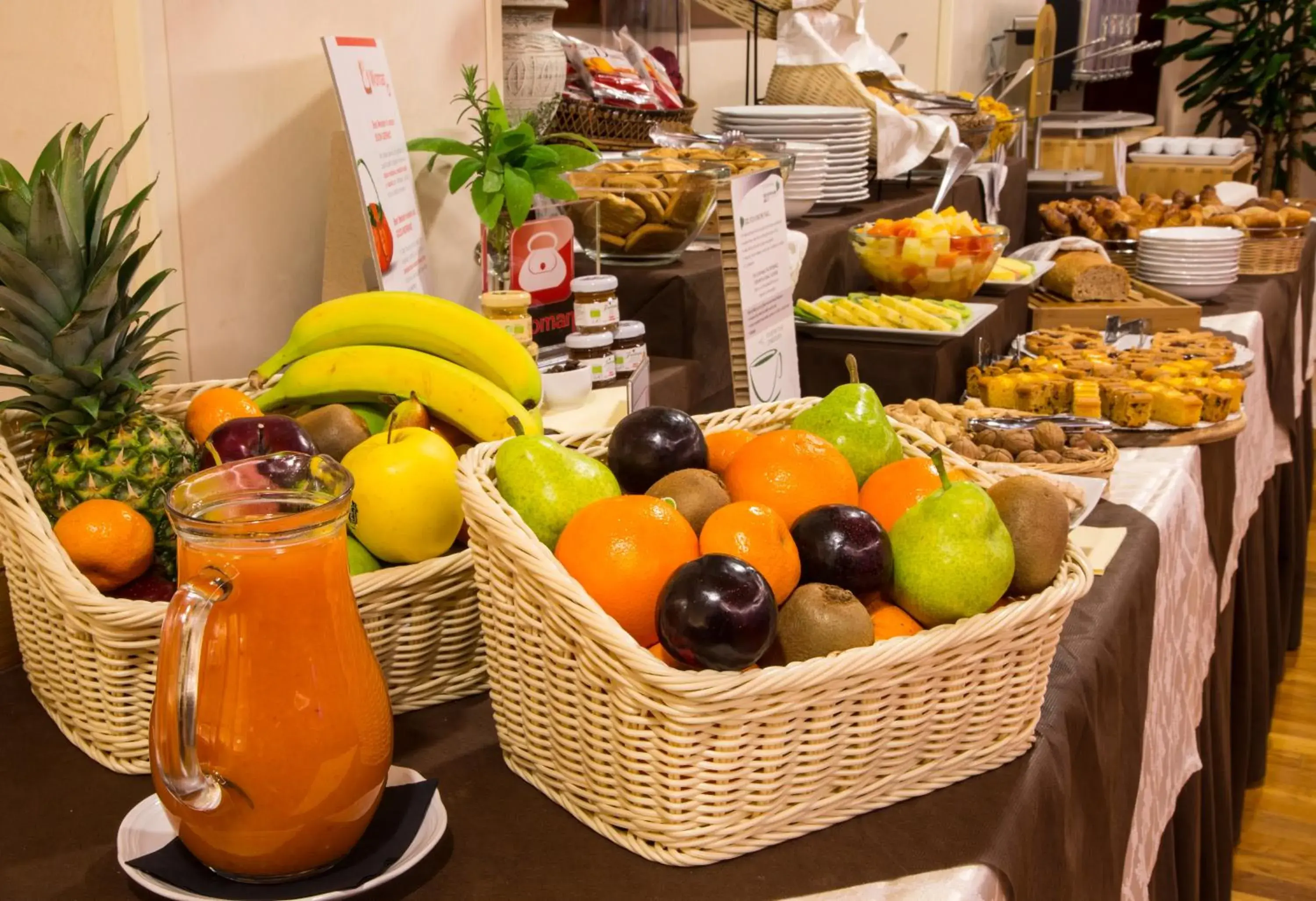 Buffet breakfast in iH Hotels Padova Admiral