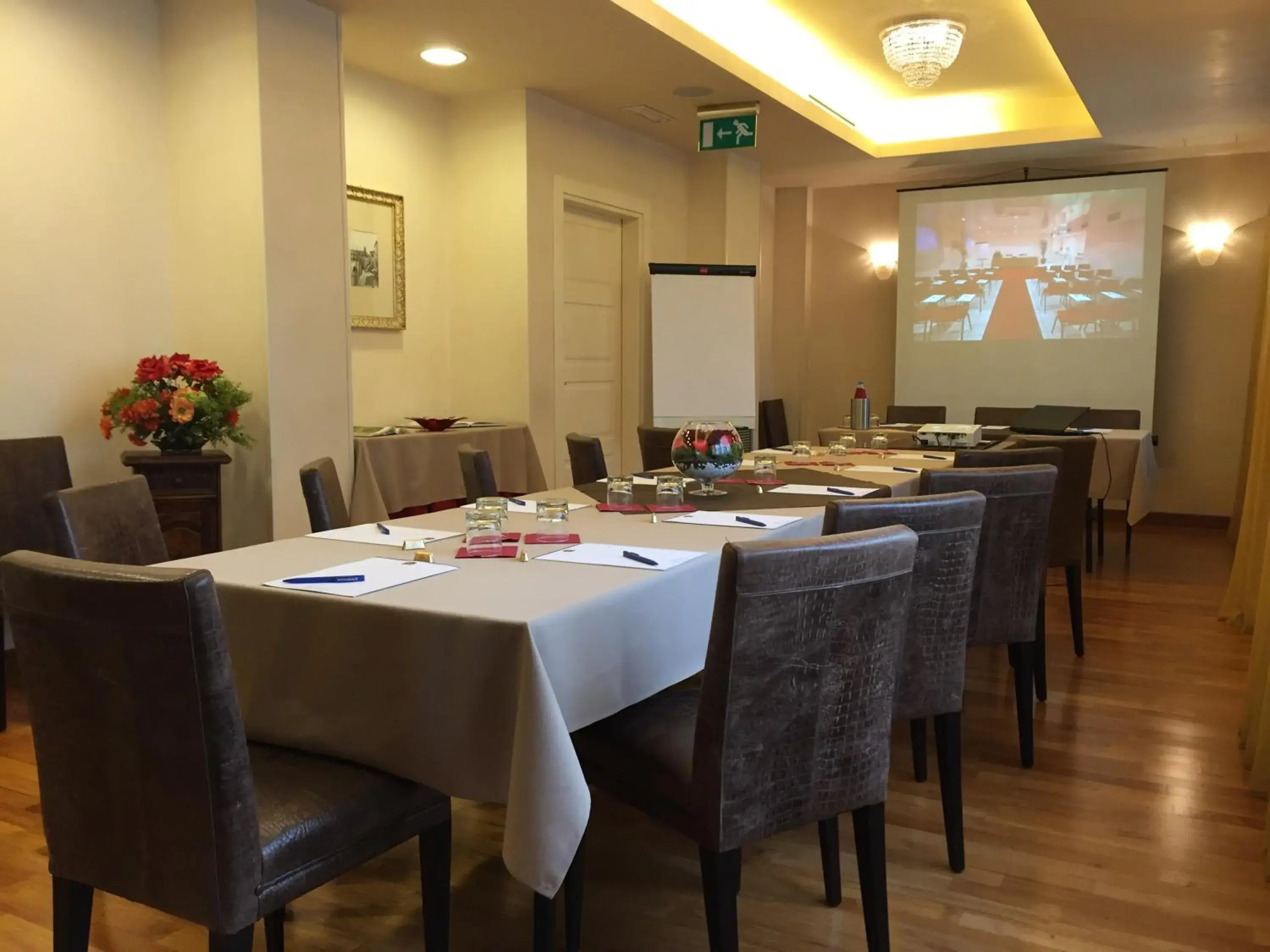 Meeting/conference room, Restaurant/Places to Eat in iH Hotels Padova Admiral