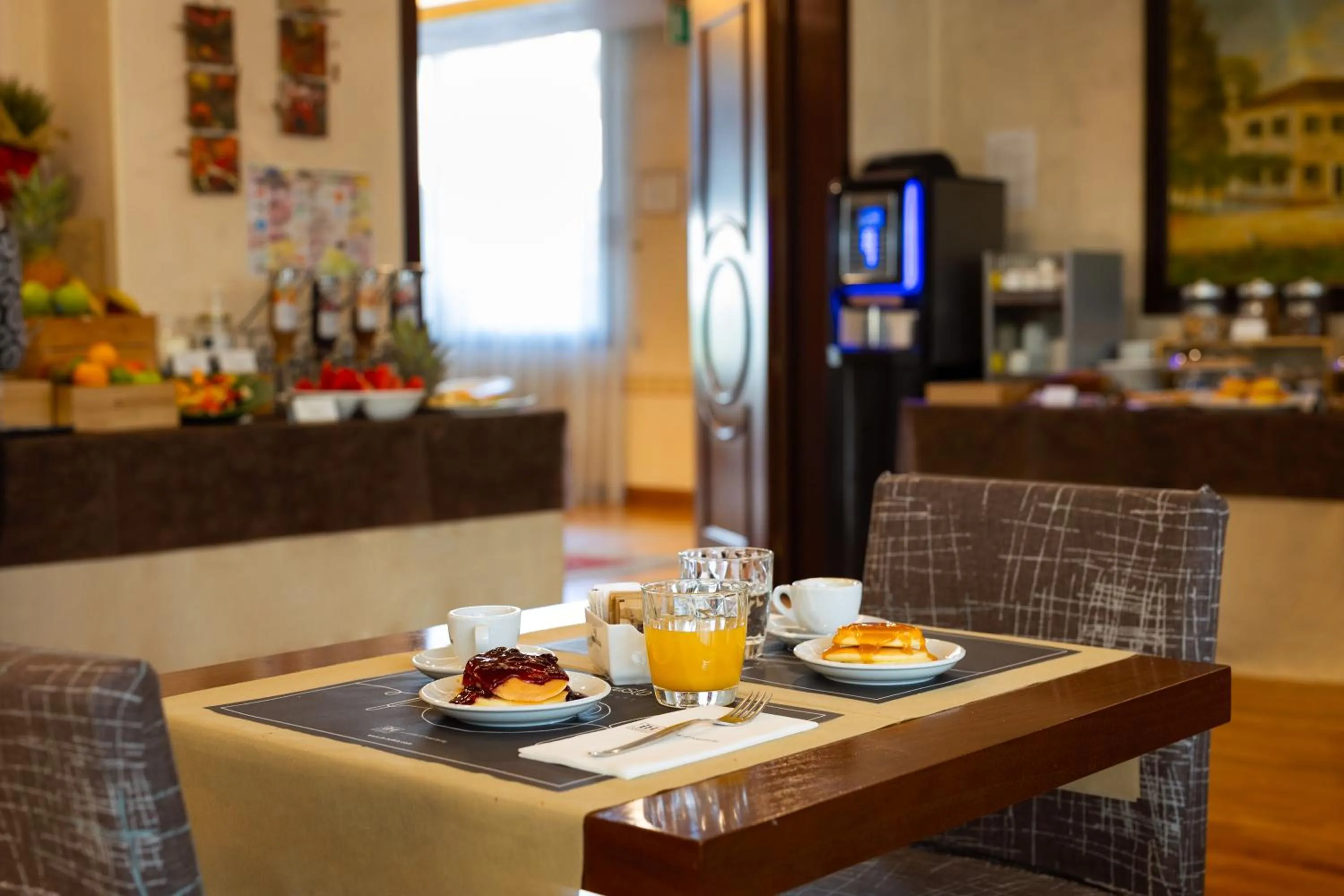 Breakfast in iH Hotels Padova Admiral