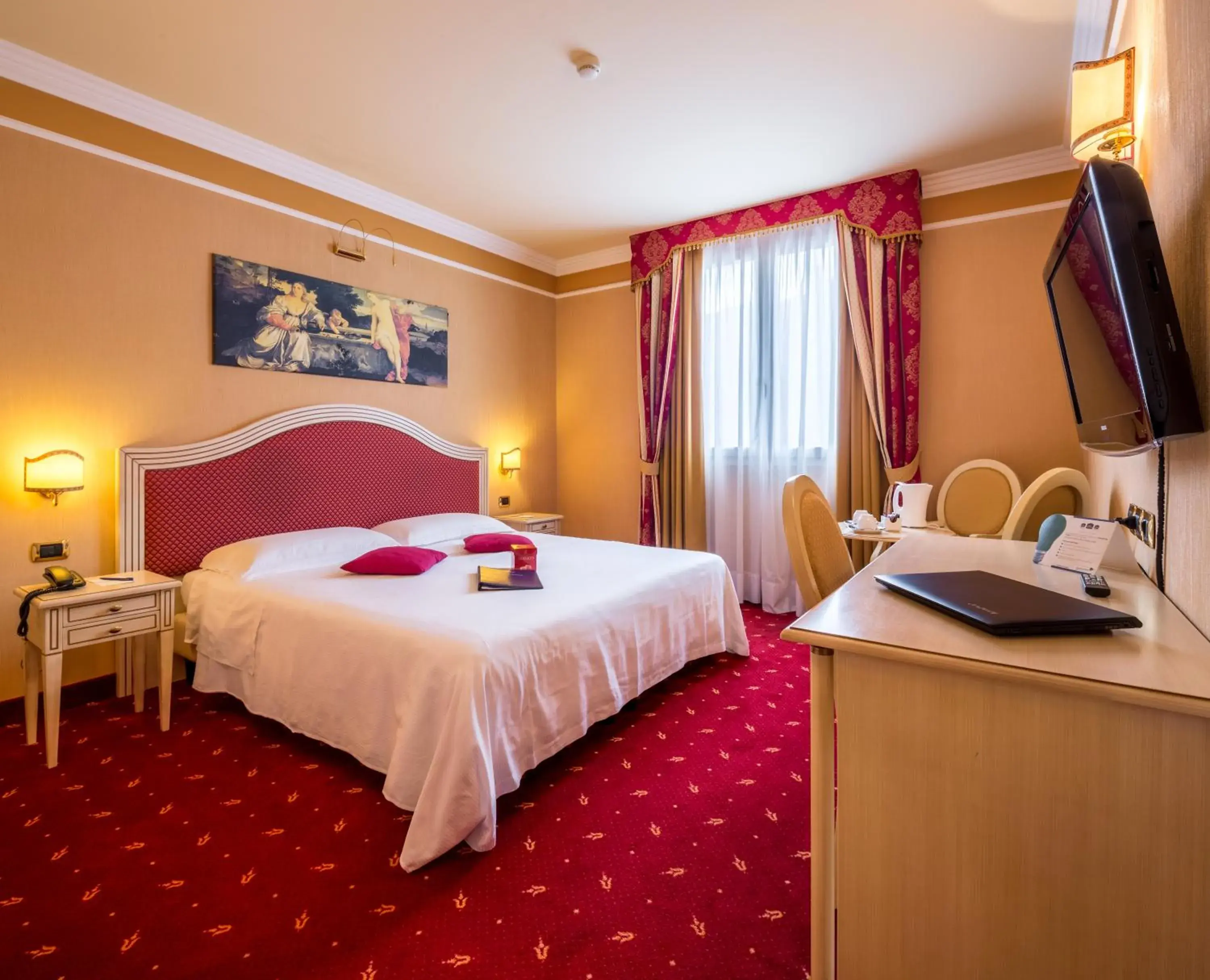 Bedroom, Bed in iH Hotels Padova Admiral