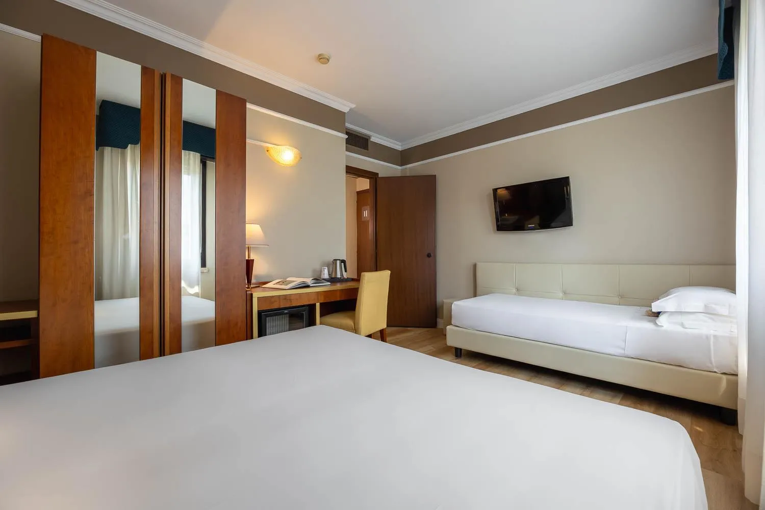 Bedroom, Bed in iH Hotels Padova Admiral