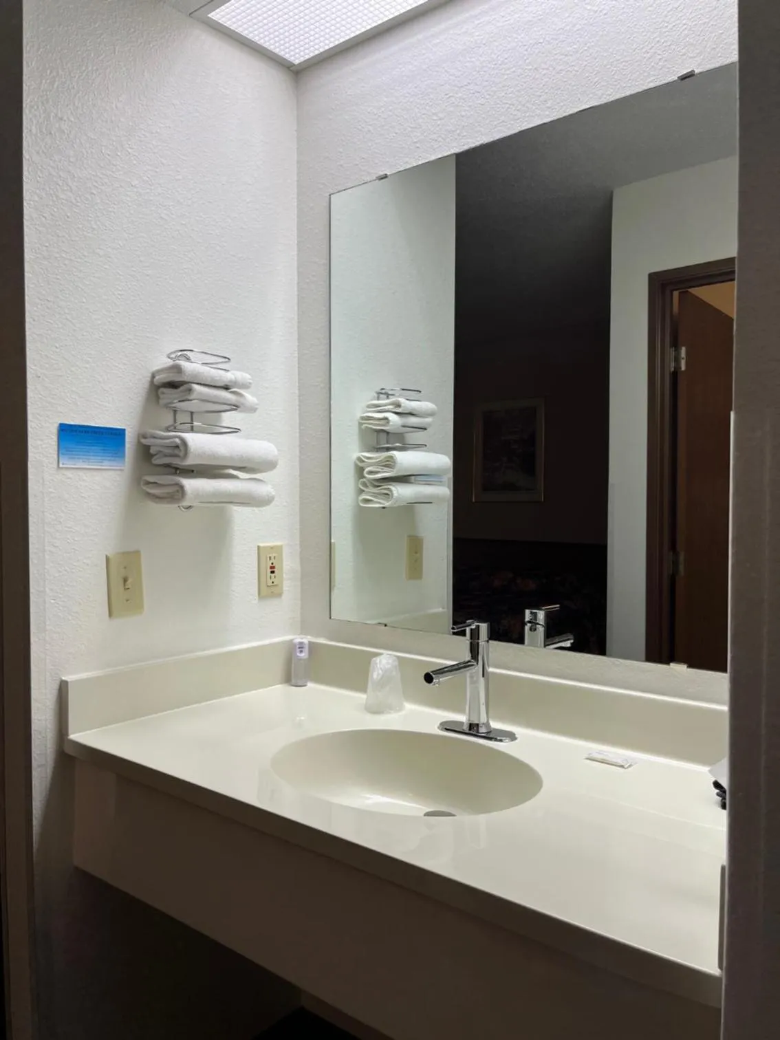 Bathroom in Boulder Bear Motor Lodge