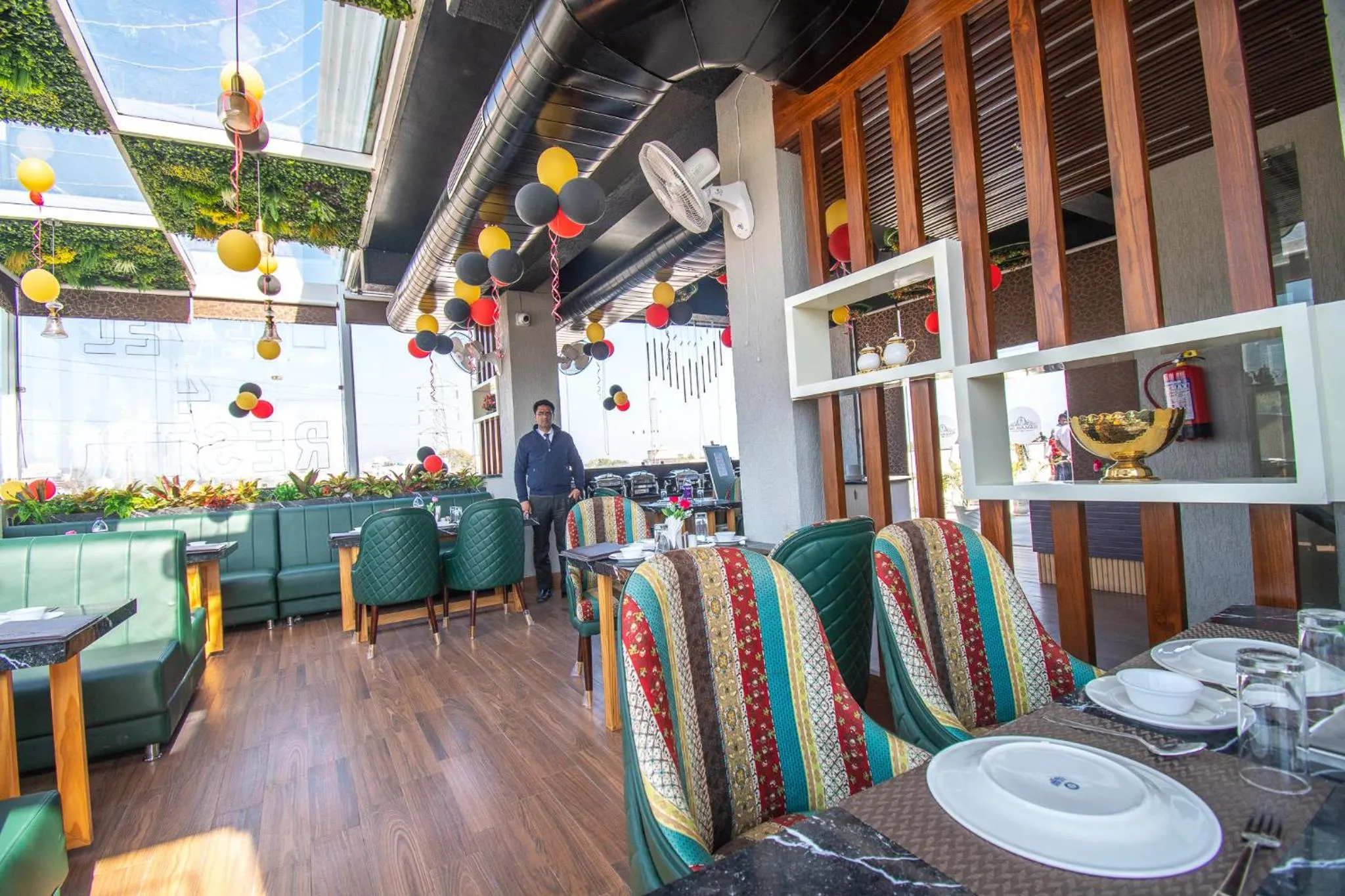 Restaurant/places to eat in Hotel Ramaya Inn