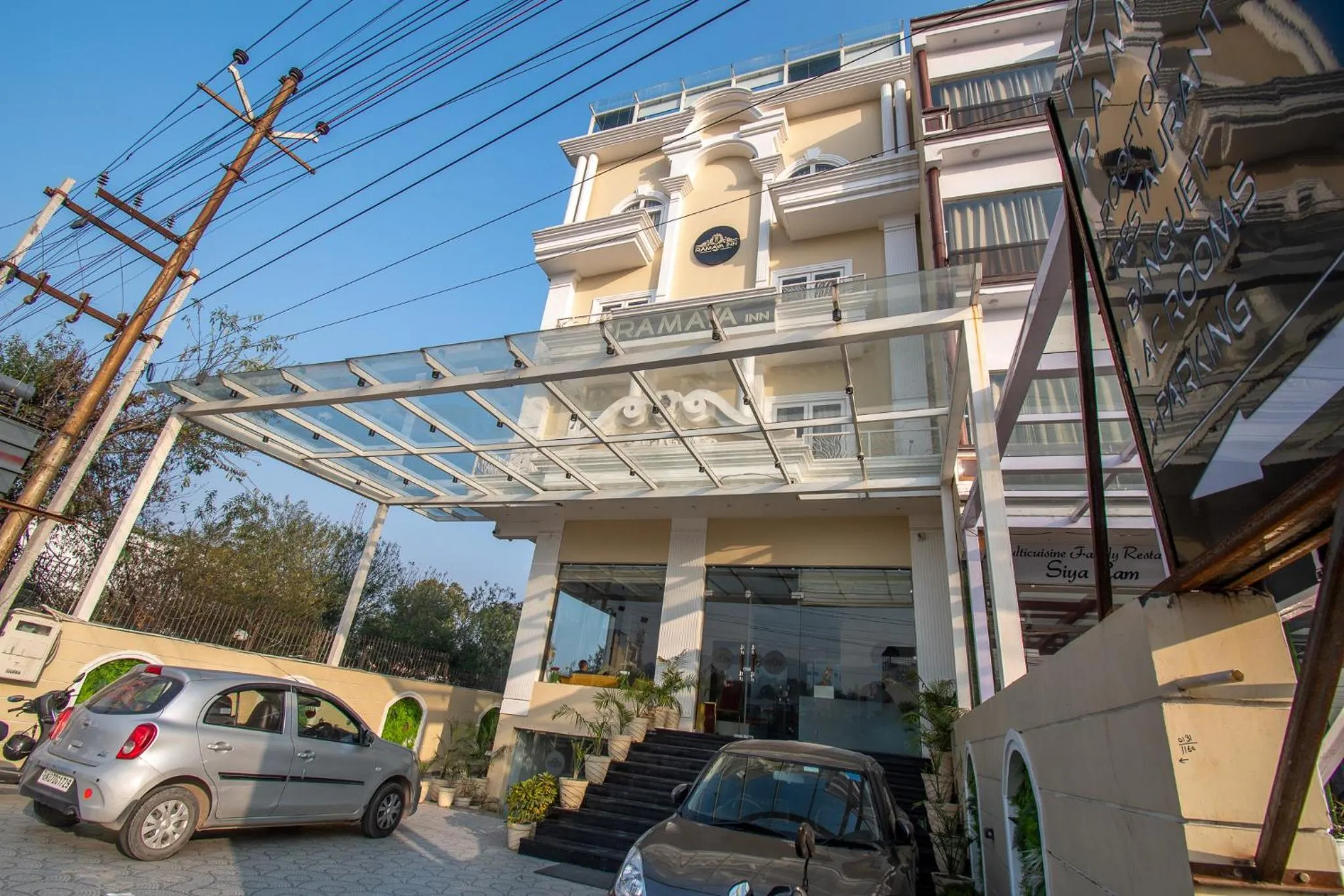 Facade/entrance in Hotel Ramaya Inn