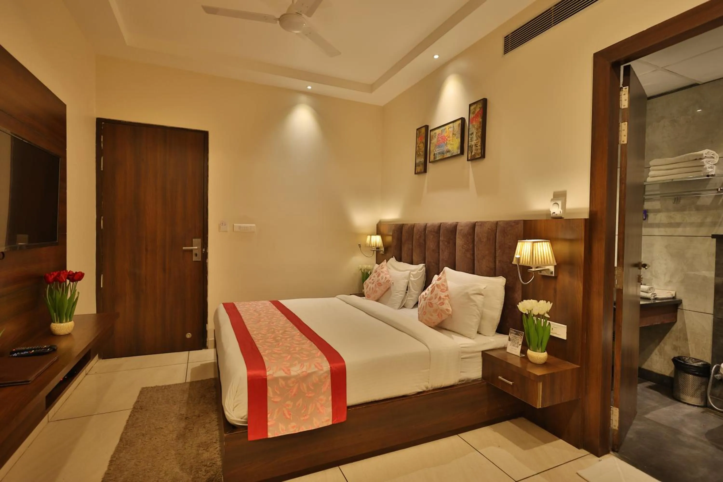 Bed in Hotel Ramaya Inn