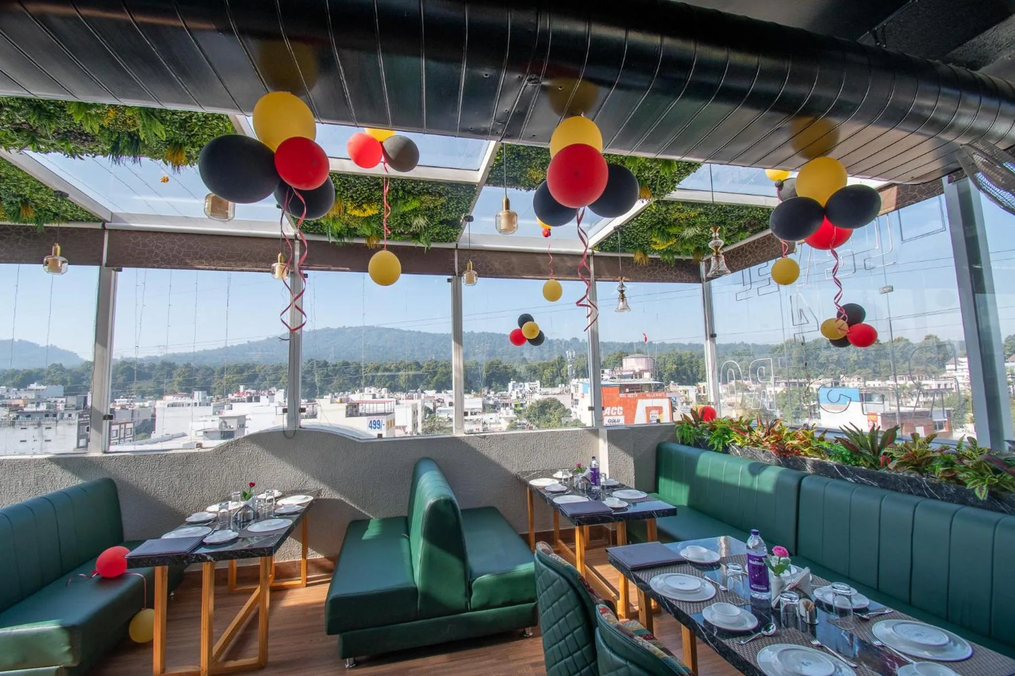 Restaurant/places to eat in Hotel Ramaya Inn