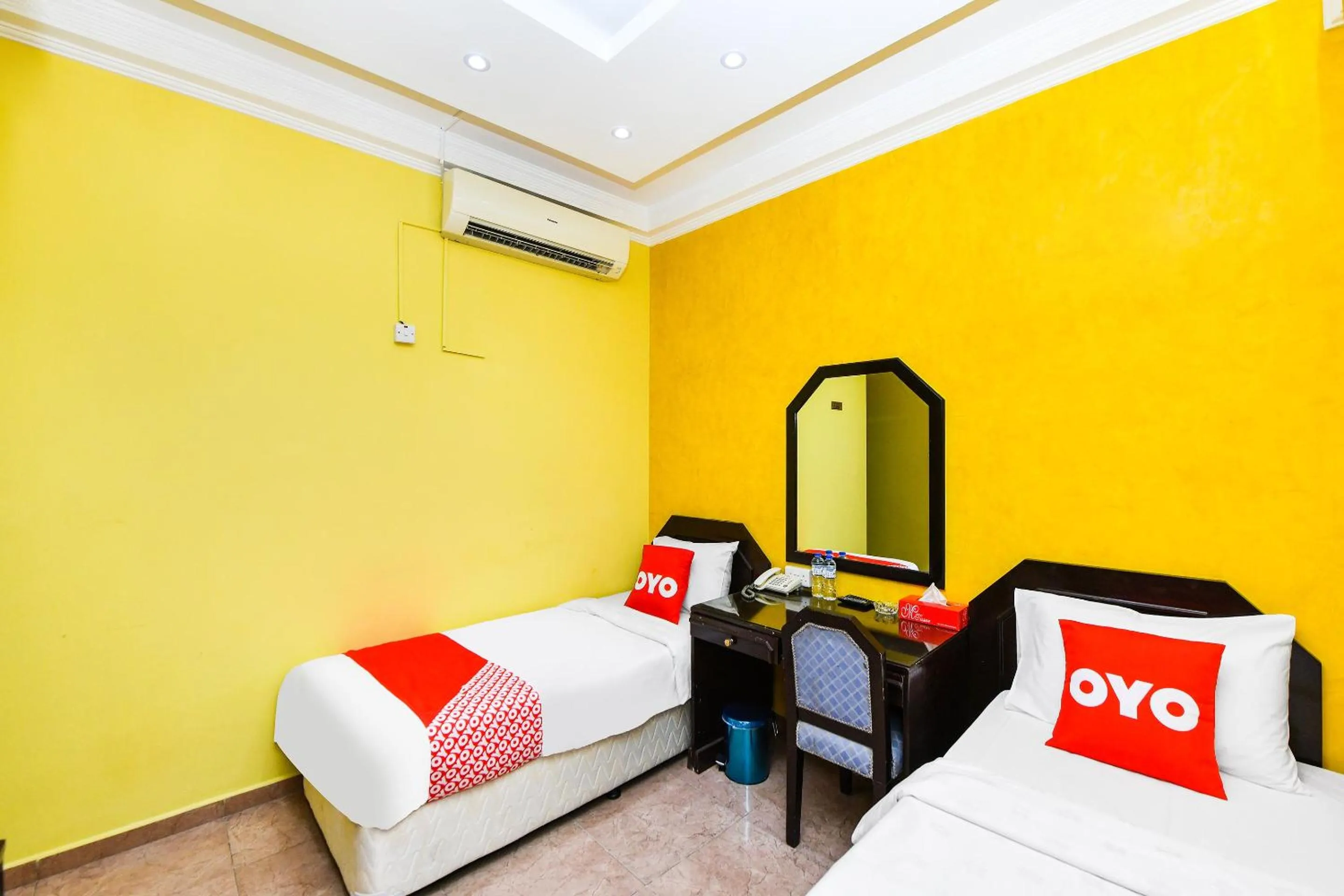 Bedroom, Bed in OYO 137 Marina Hotel