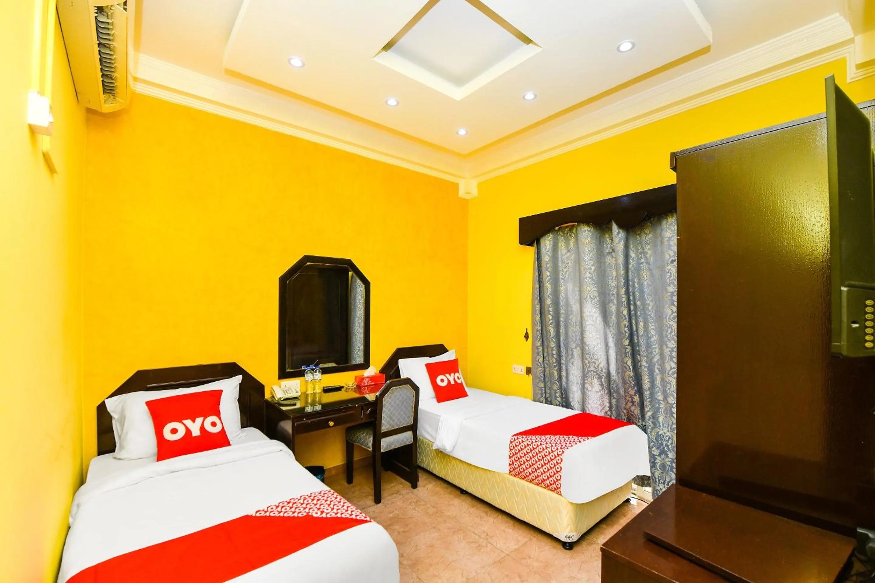 Bedroom, Bed in OYO 137 Marina Hotel