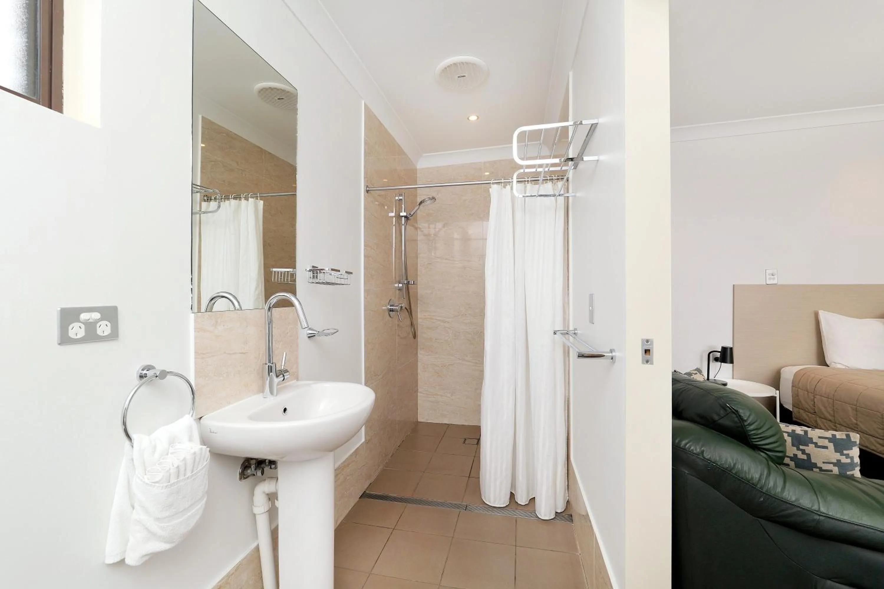 Shower in Boggabri Motel