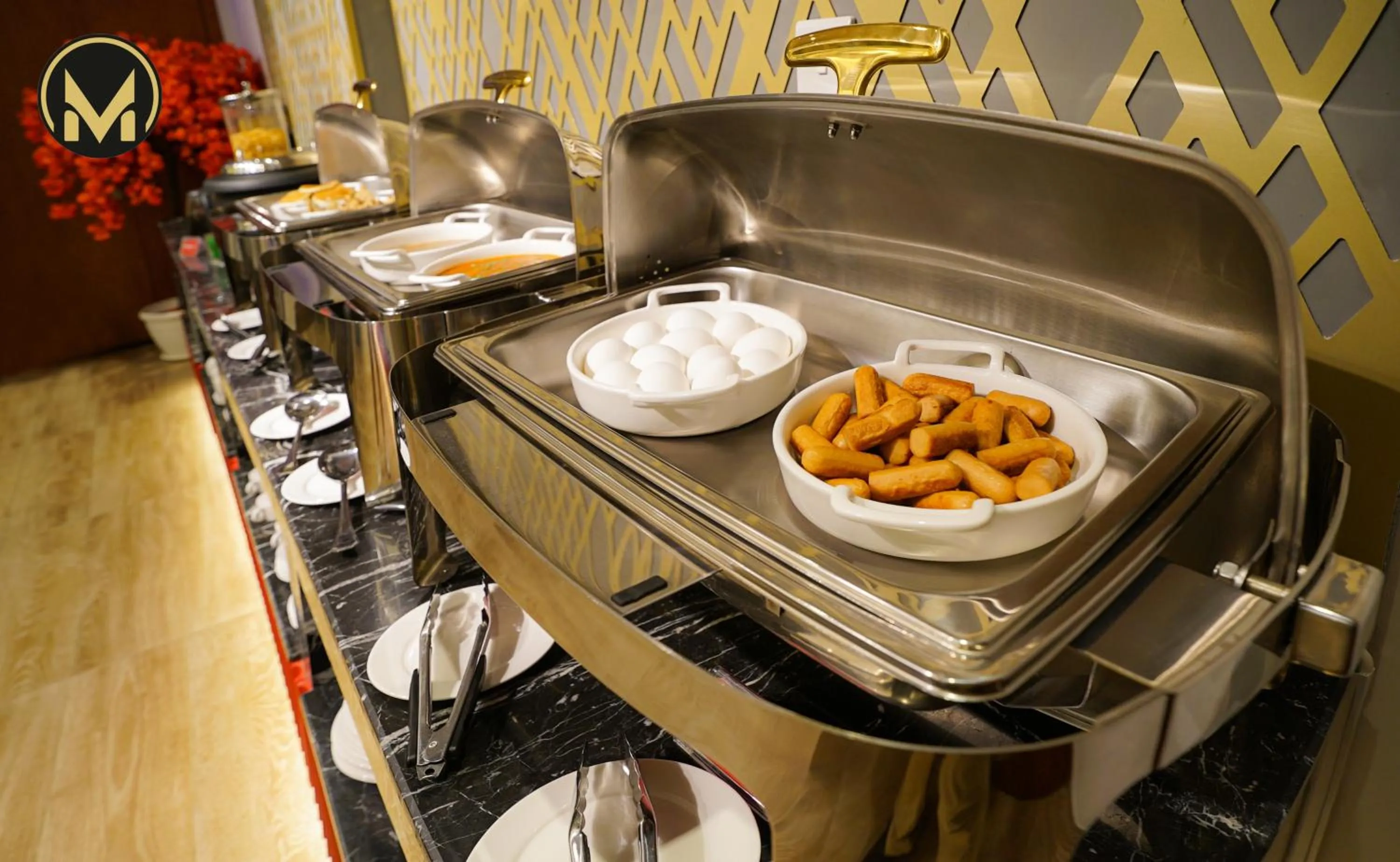 Restaurant/places to eat in Muscat Express Hotel