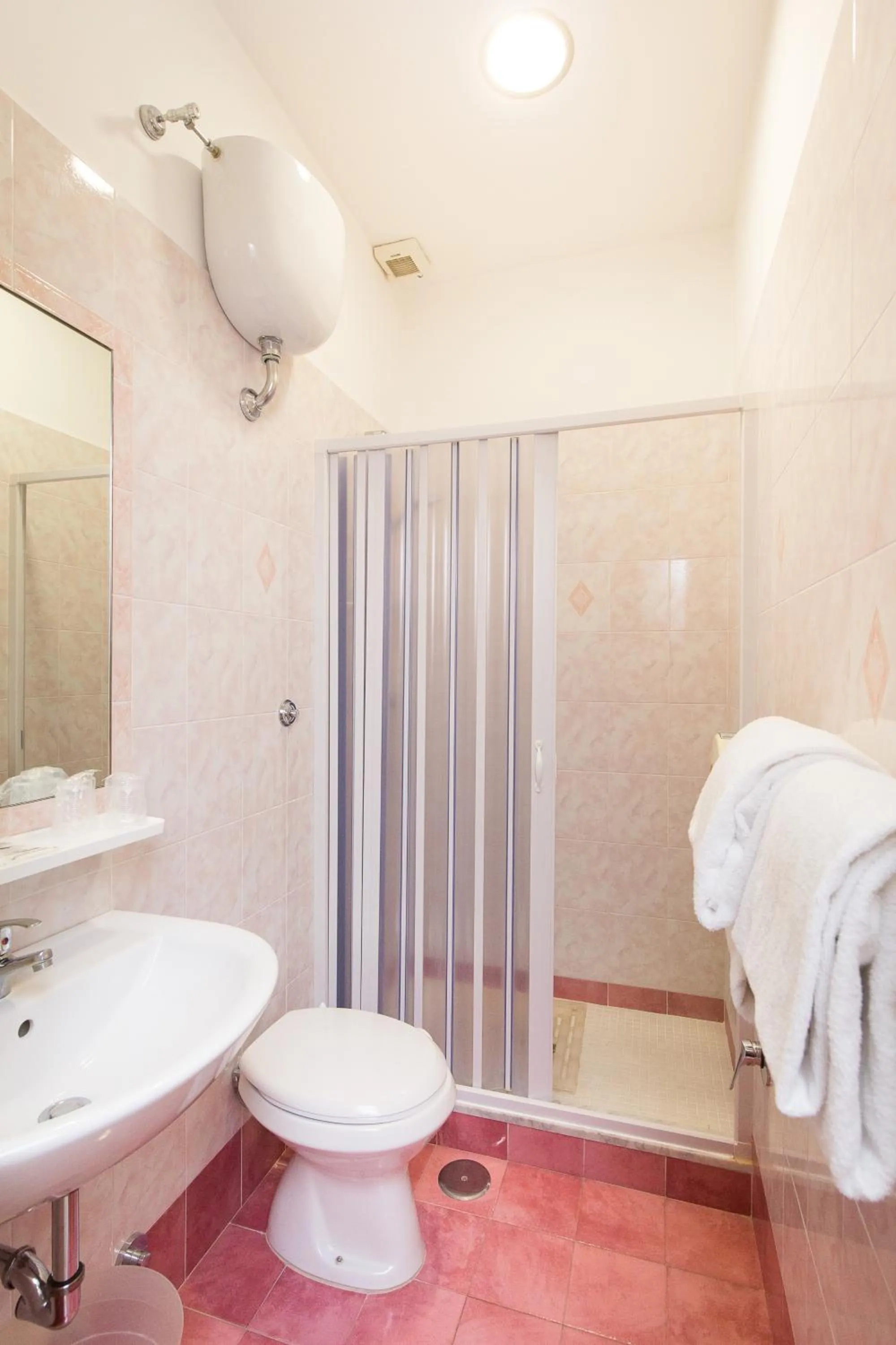 Bathroom in Hotel Concorde