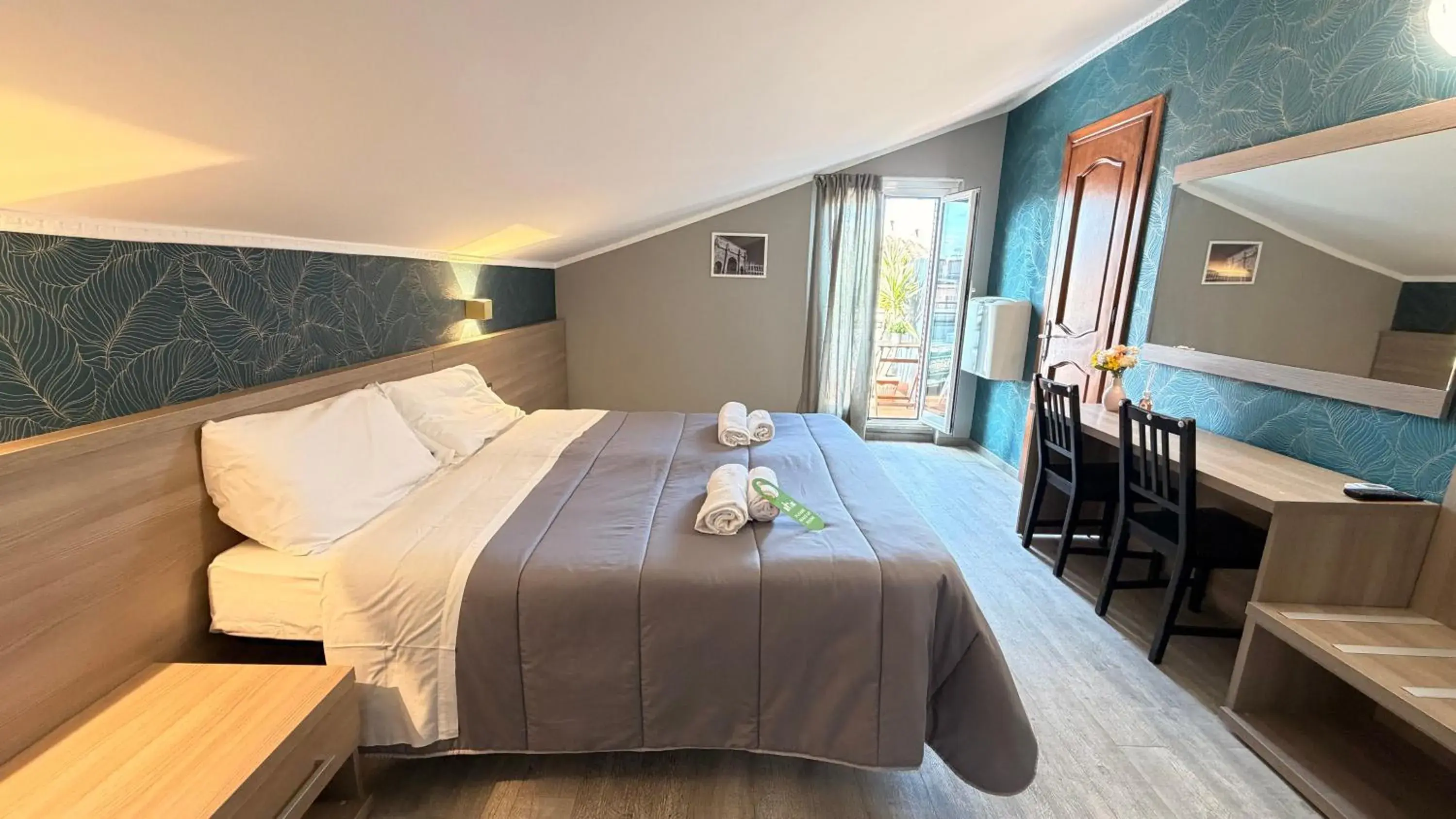 Photo of the whole room, Bed in Hotel Concorde Photo of the whole room, Bed in Hotel Concorde