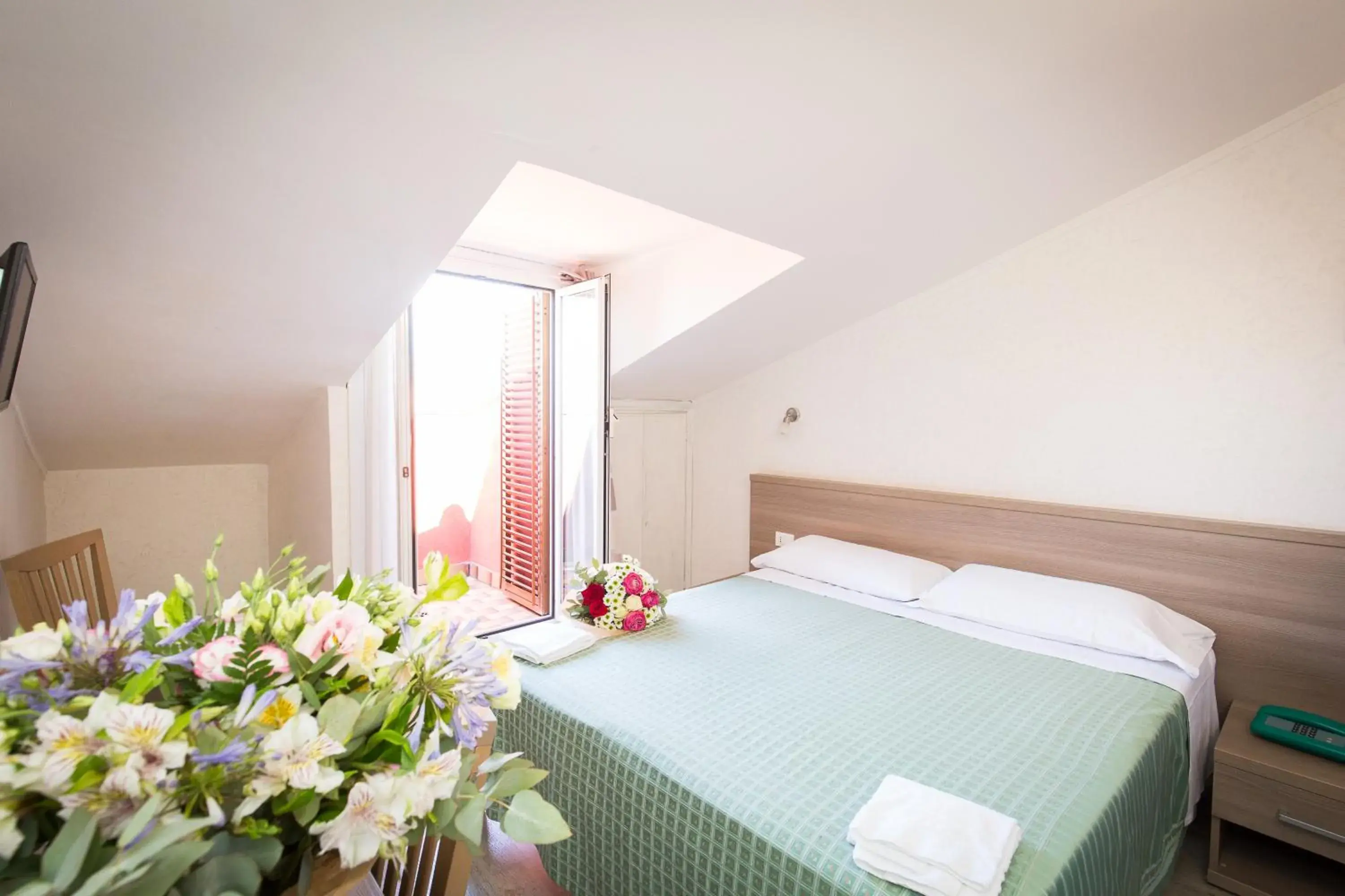 Photo of the whole room, Bed in Hotel Concorde Photo of the whole room, Bed in Hotel Concorde