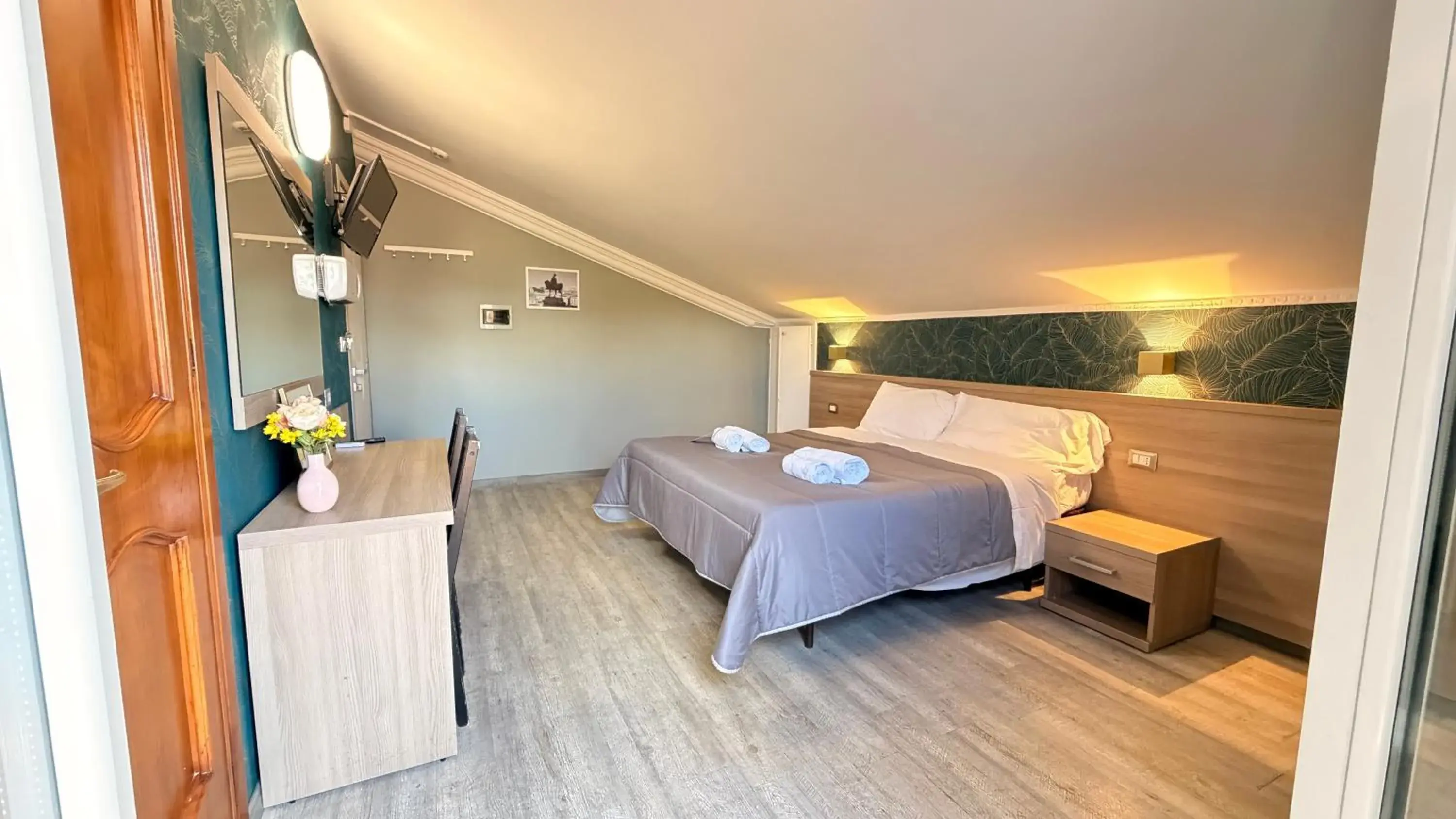 Photo of the whole room, Bed in Hotel Concorde Photo of the whole room, Bed in Hotel Concorde